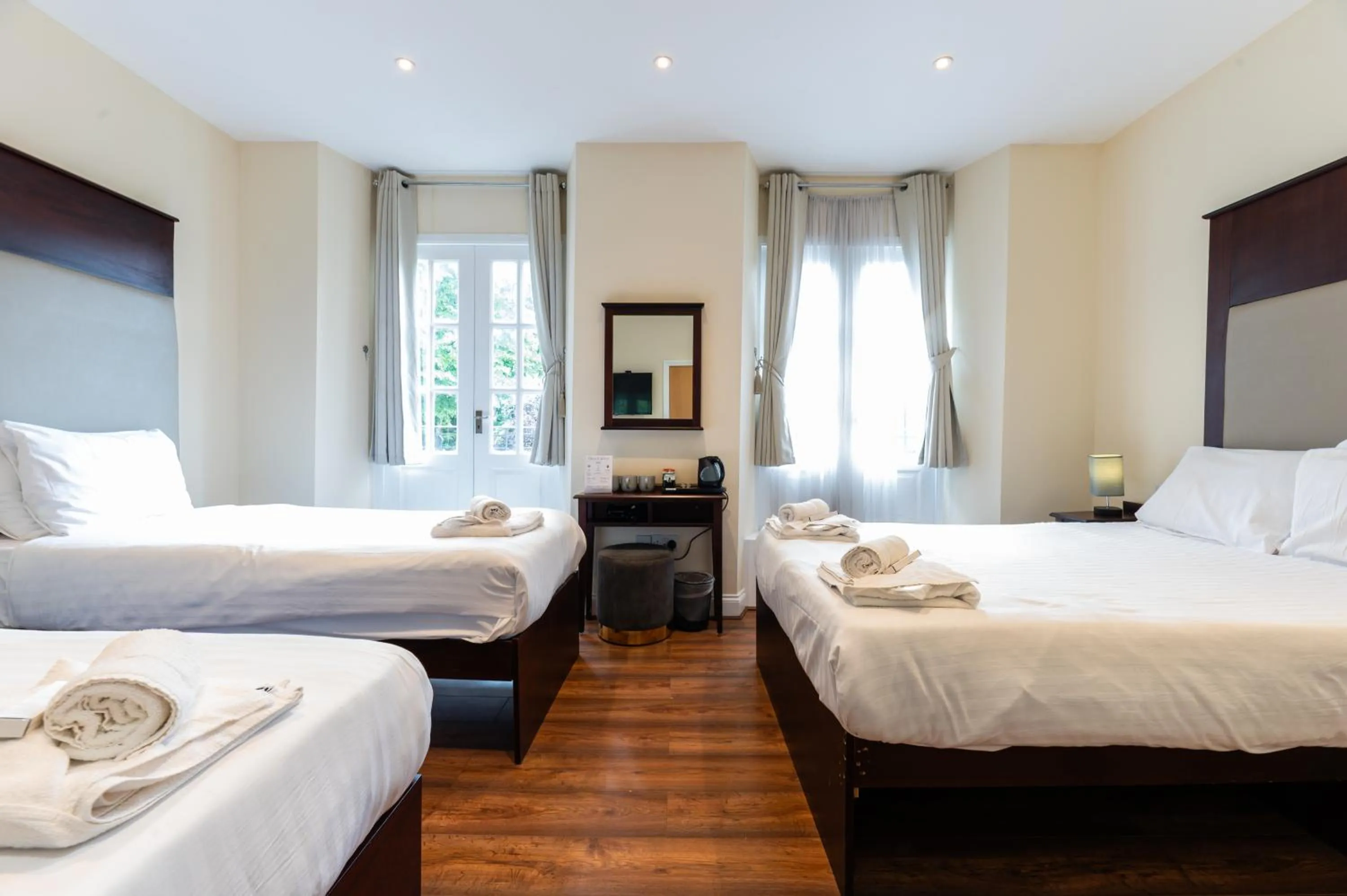 Photo of the whole room, Bed in Belmont Hotel