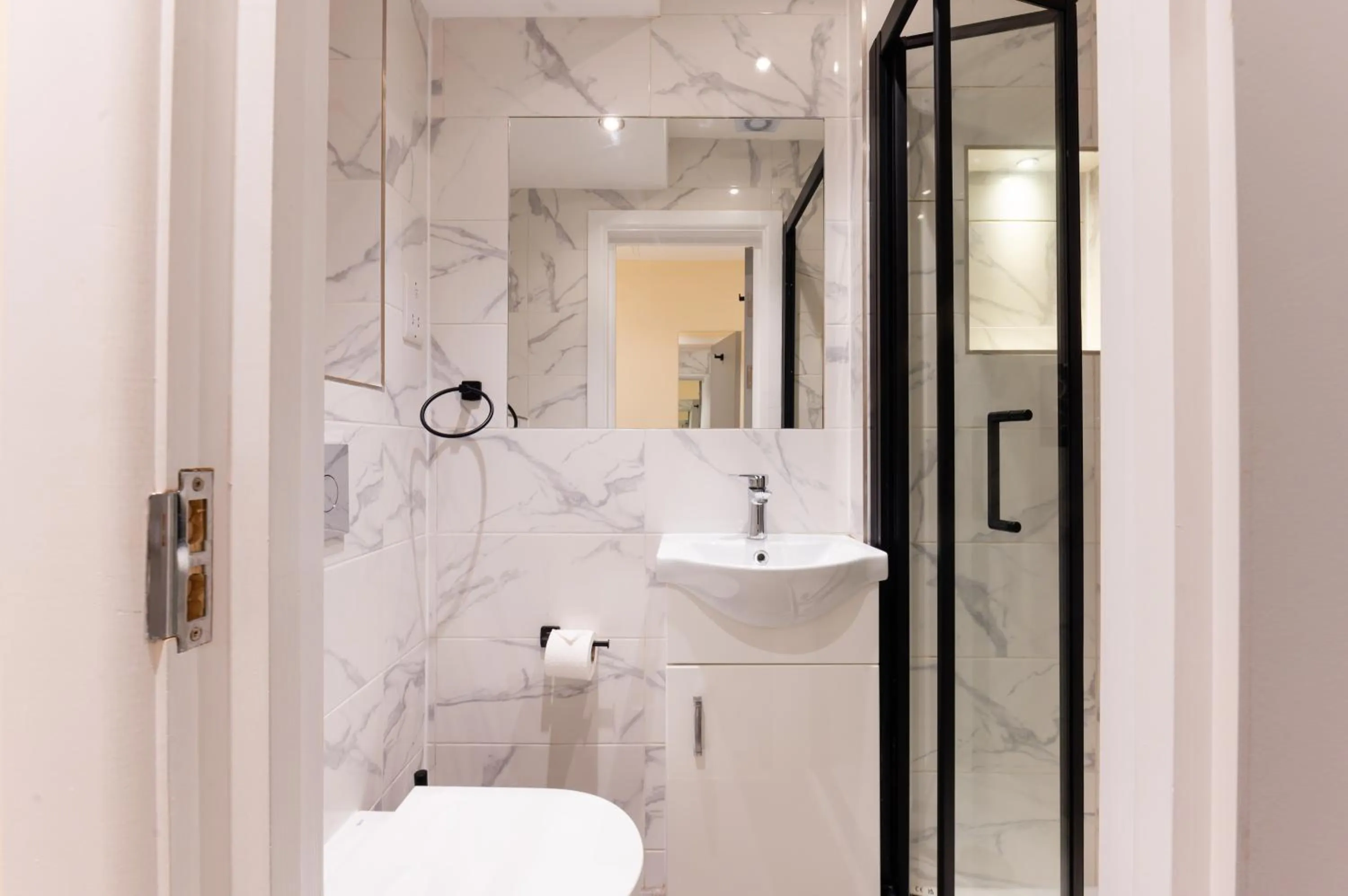 Toilet in Belmont Hotel