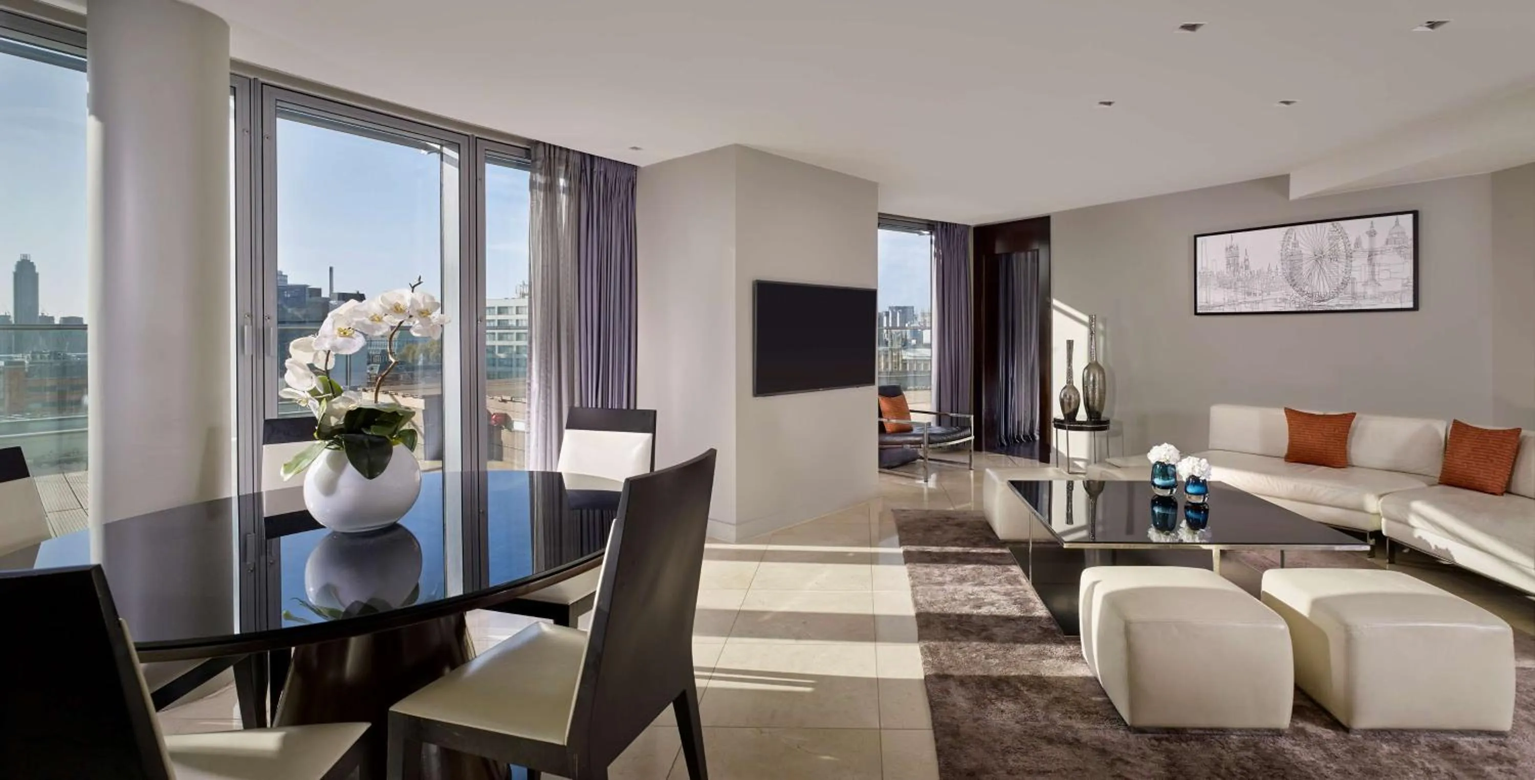 Photo of the whole room in Park Plaza London Westminster Bridge