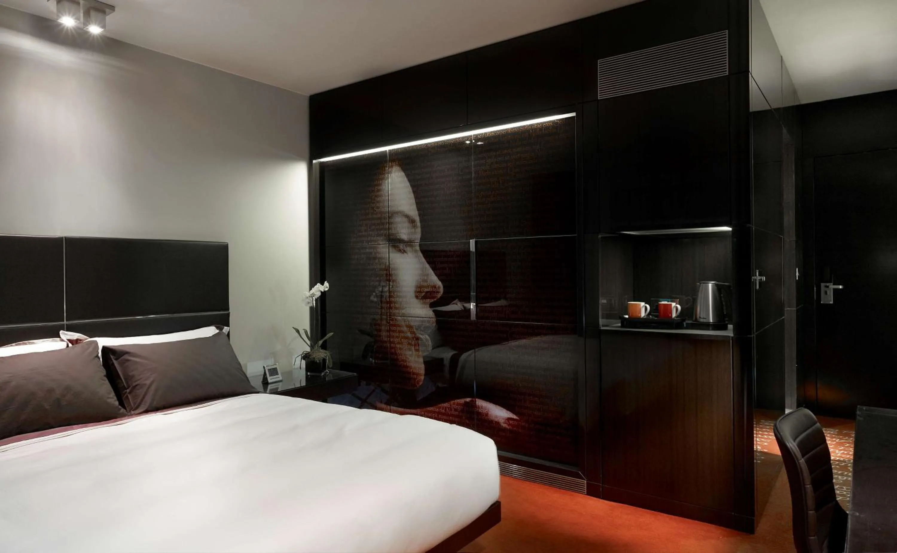 Bedroom, Bed in Park Plaza London Westminster Bridge