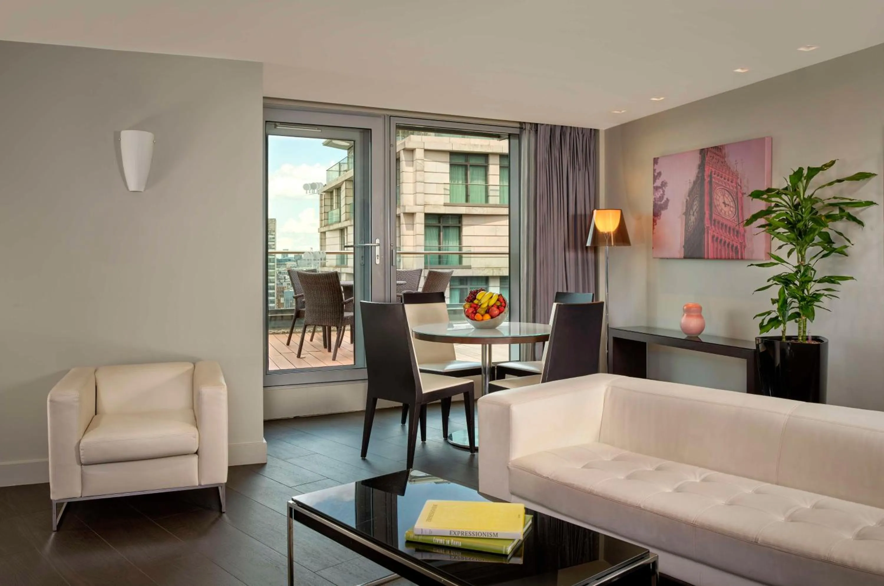 Photo of the whole room in Park Plaza London Westminster Bridge