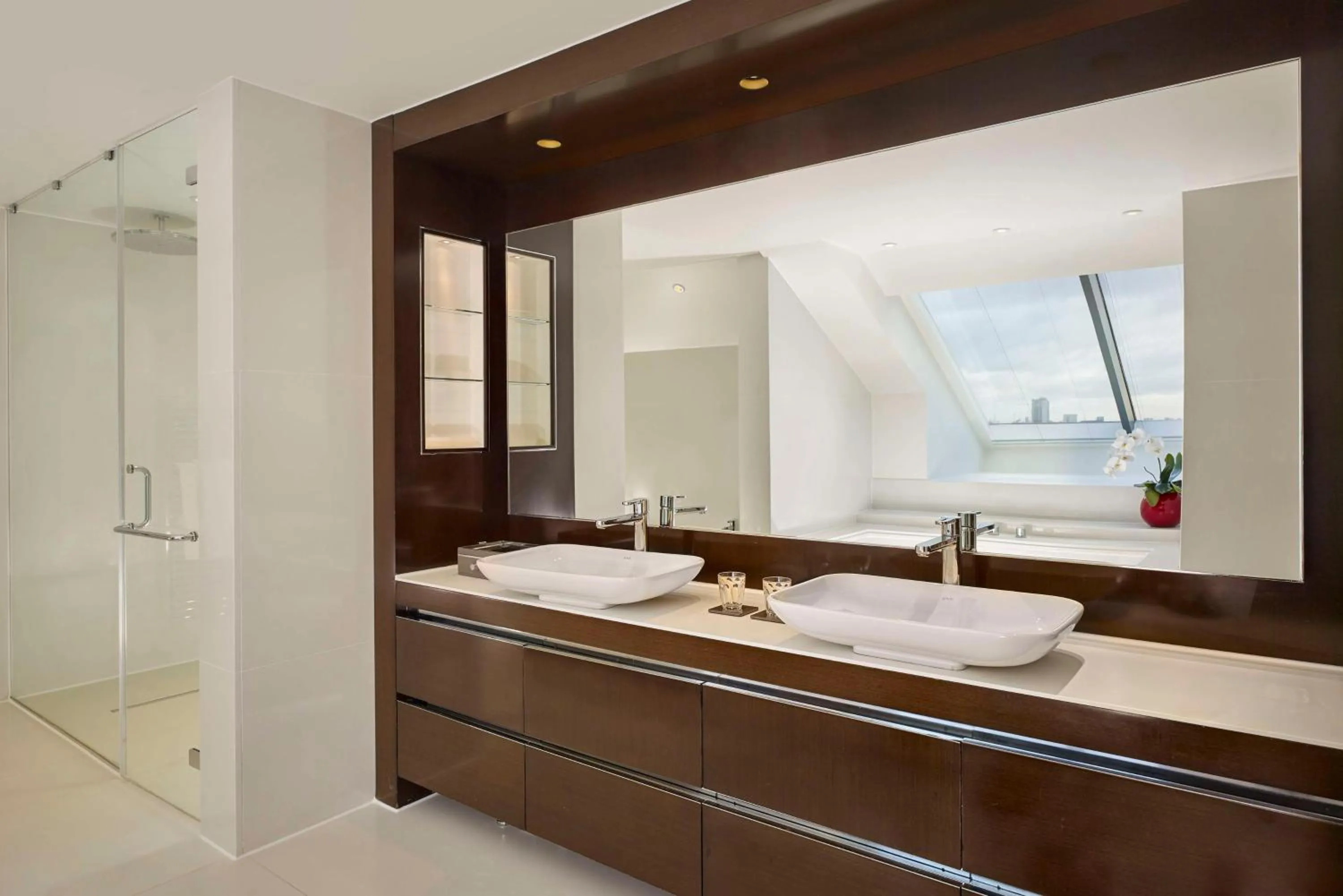 Bathroom in Park Plaza London Westminster Bridge