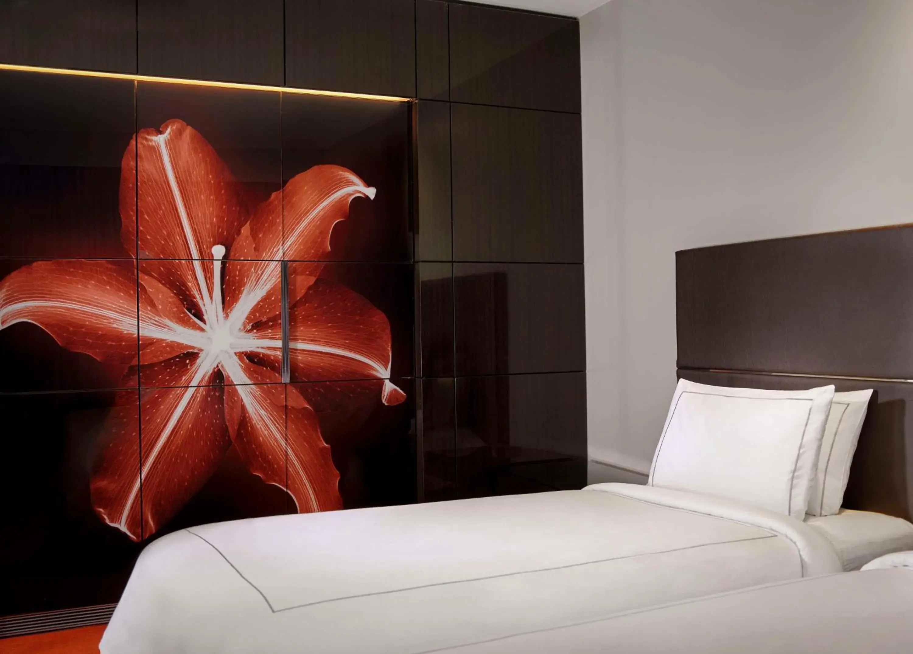 Superior Twin Room with Internal View in Park Plaza London Westminster Bridge Superior Twin Room with Internal View in Park Plaza London Westminster Bridge