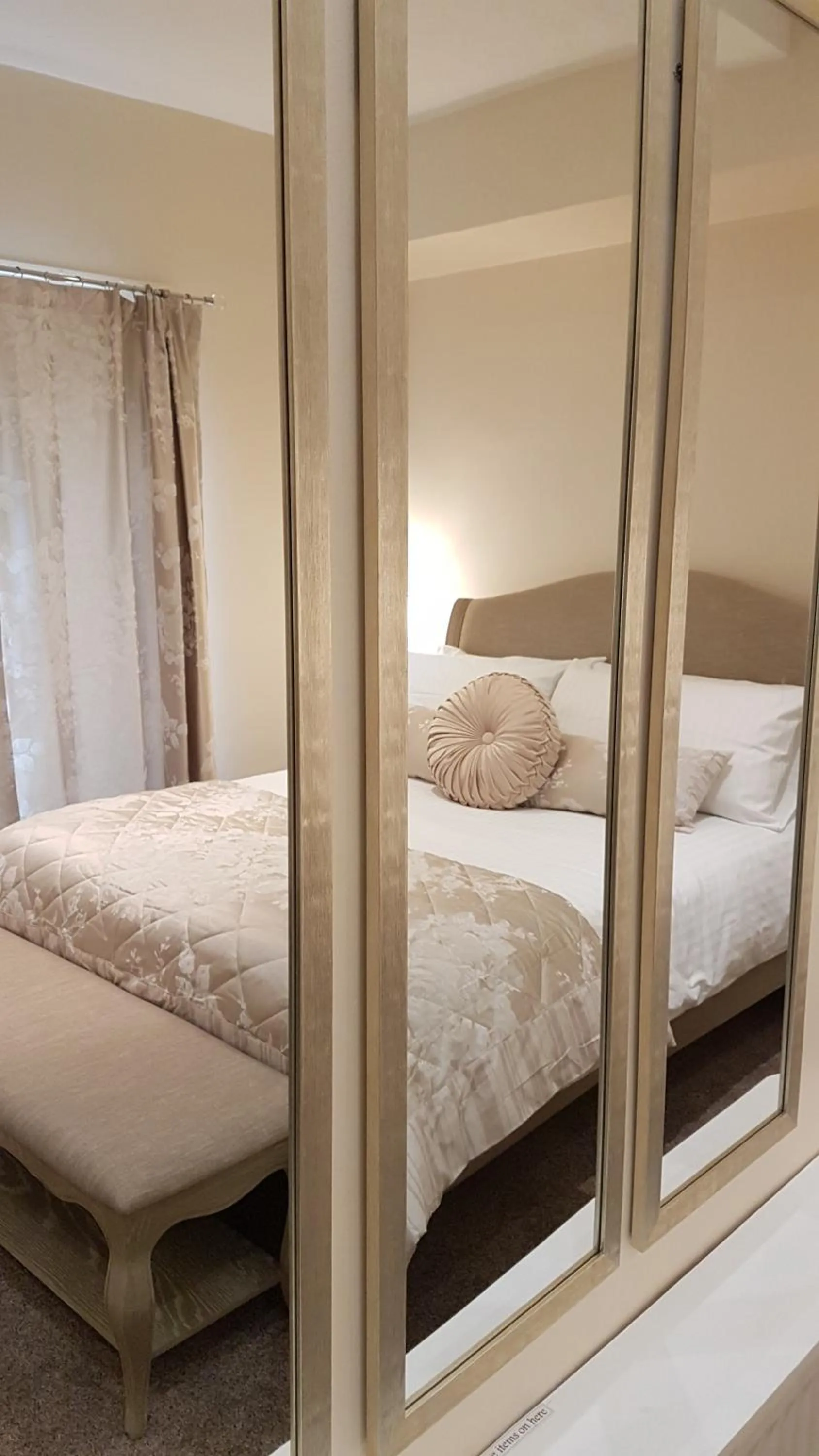 Bed in Grains Bar Hotel