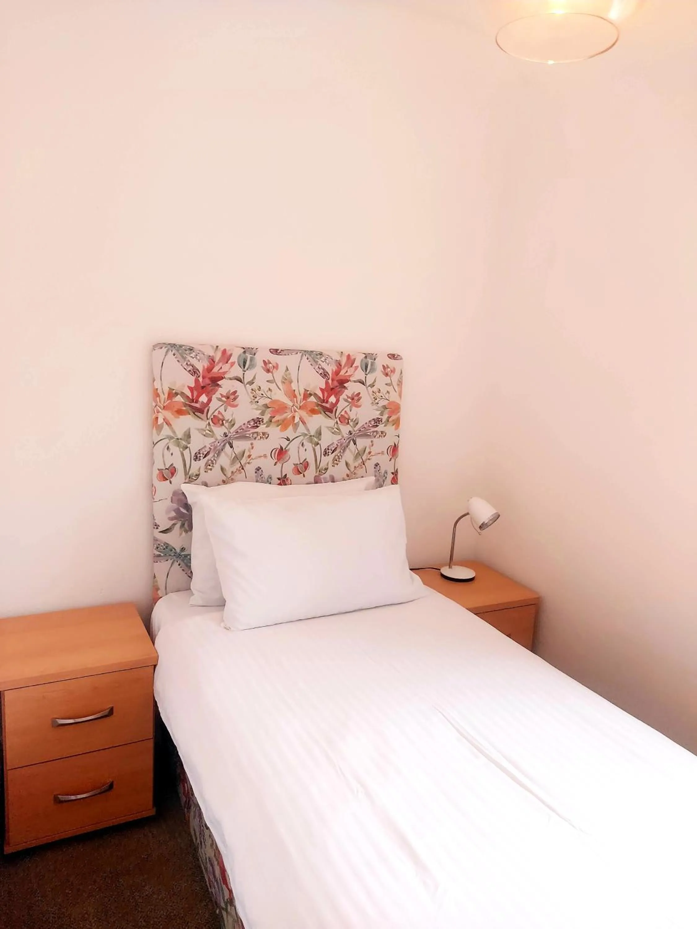 Bedroom, Bed in Grains Bar Hotel