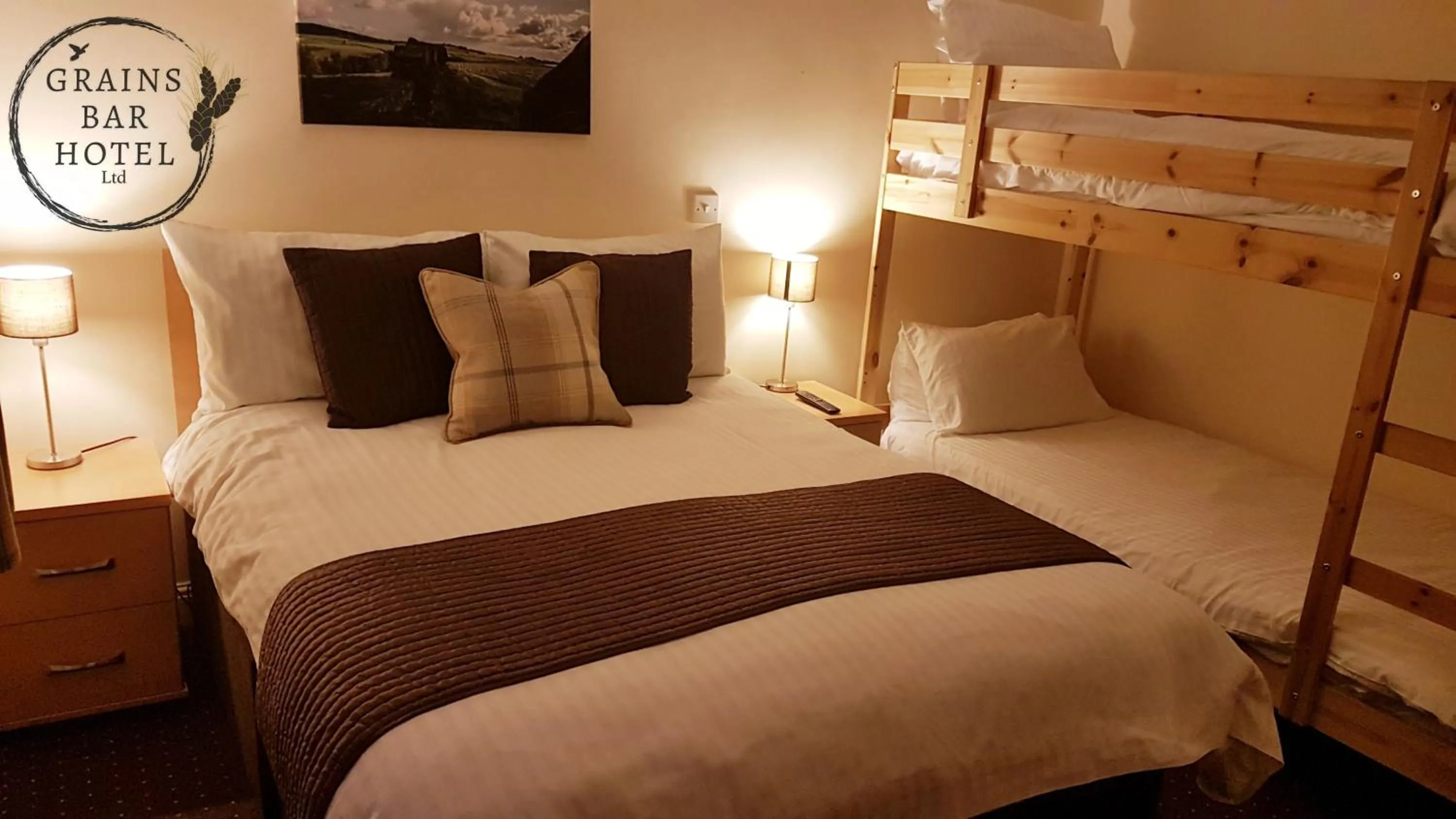 Bedroom, Bed in Grains Bar Hotel