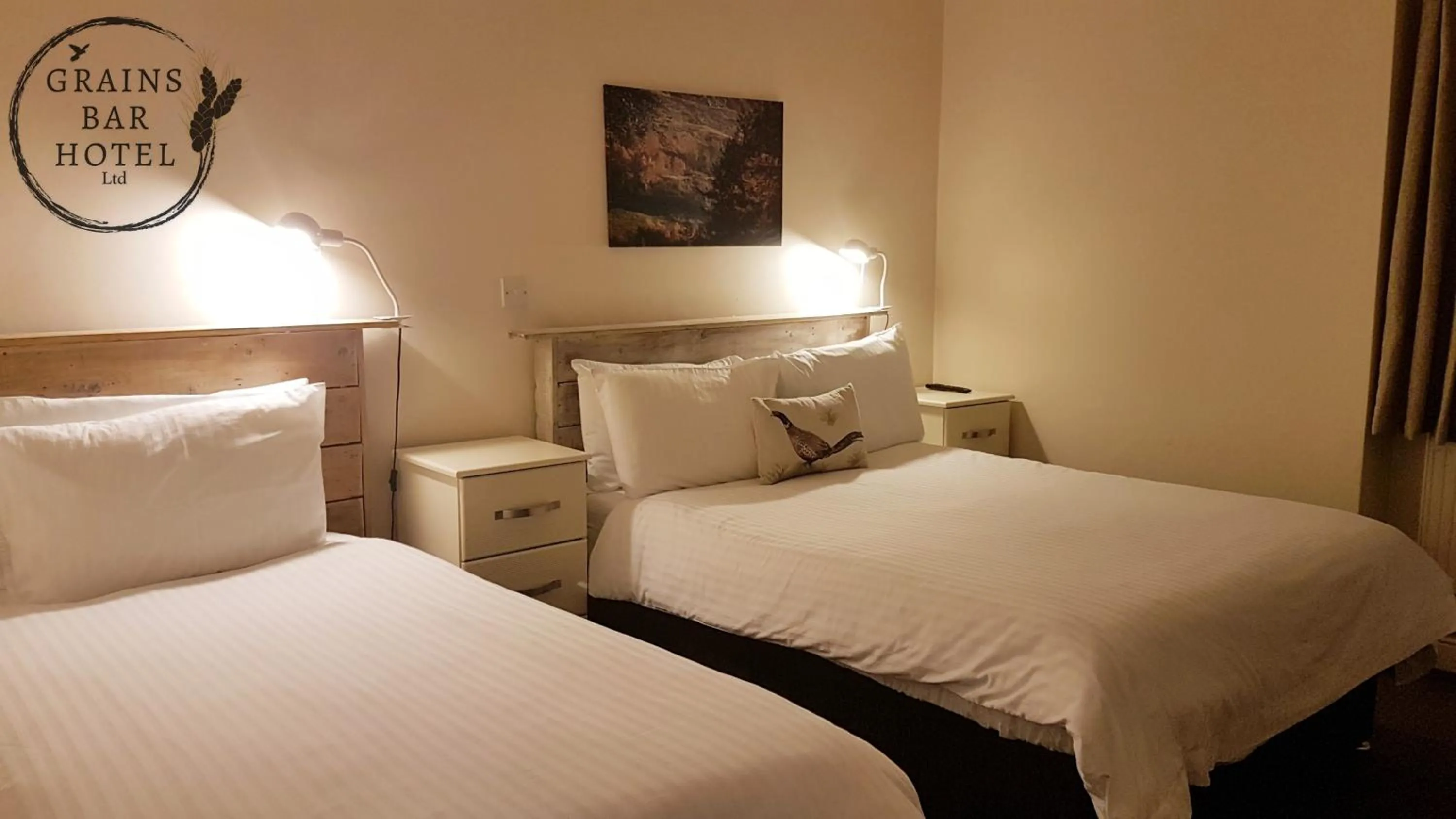 Bedroom, Bed in Grains Bar Hotel