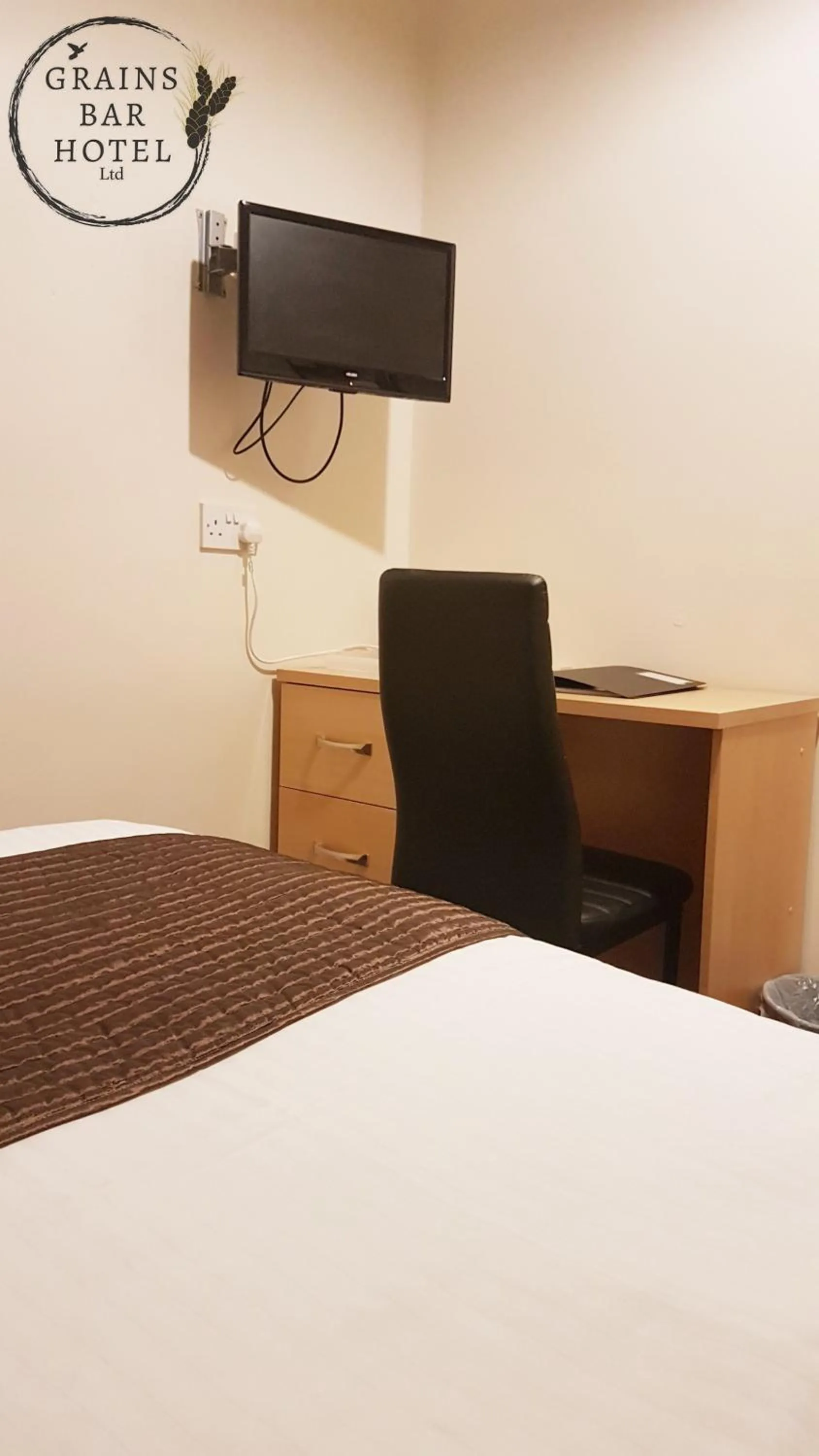 Bedroom, Bed in Grains Bar Hotel