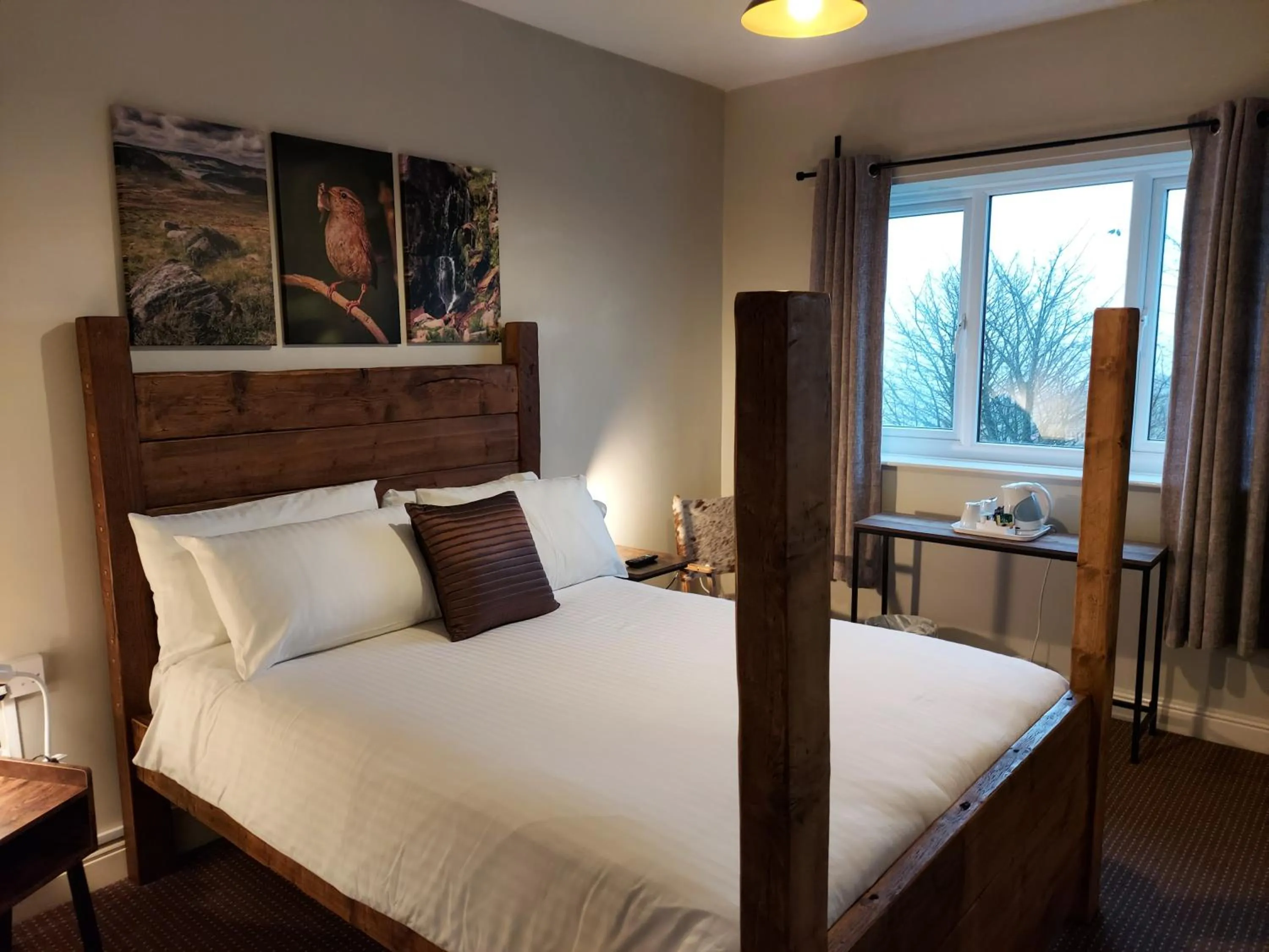 Bed in Grains Bar Hotel