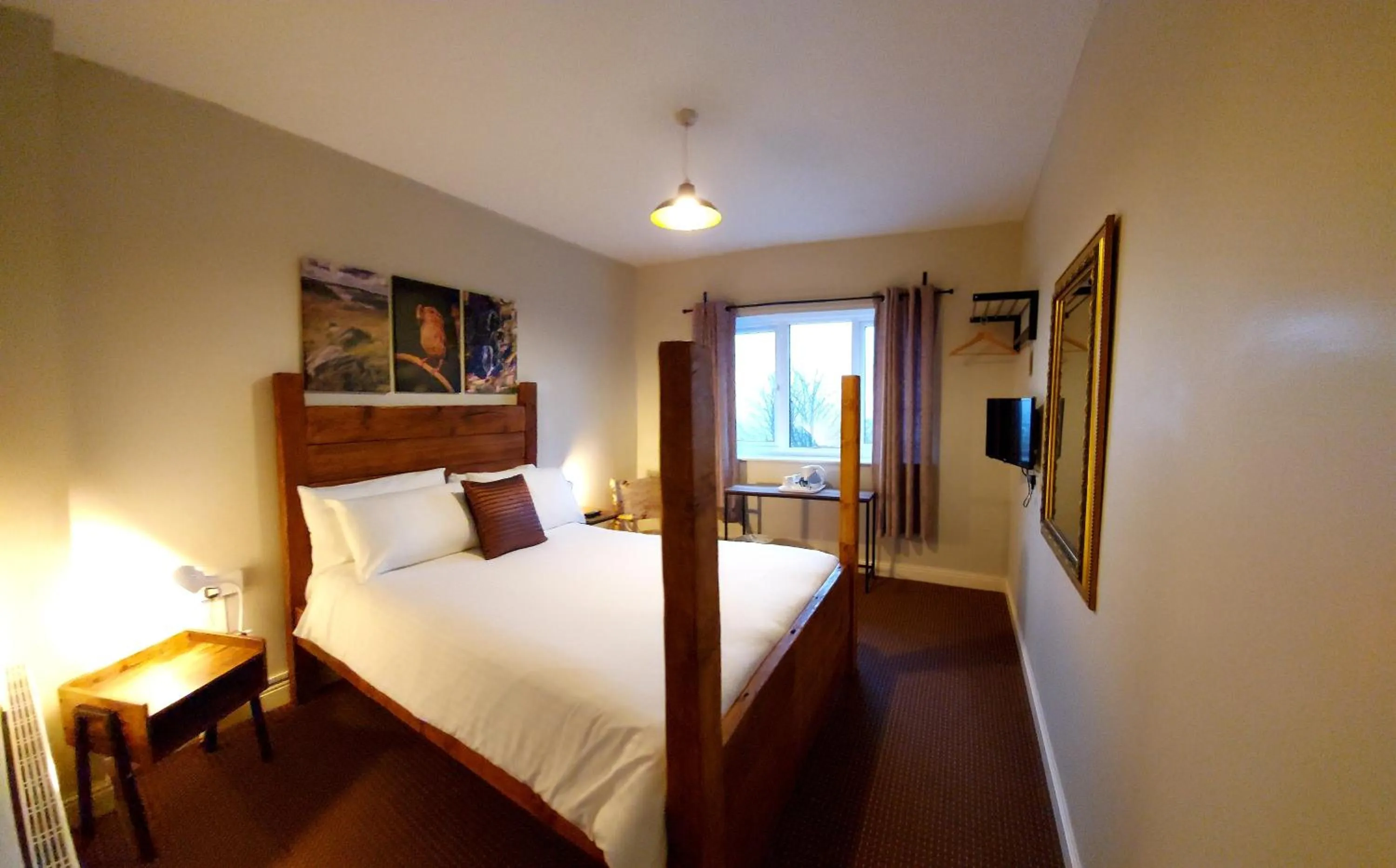 Bed in Grains Bar Hotel