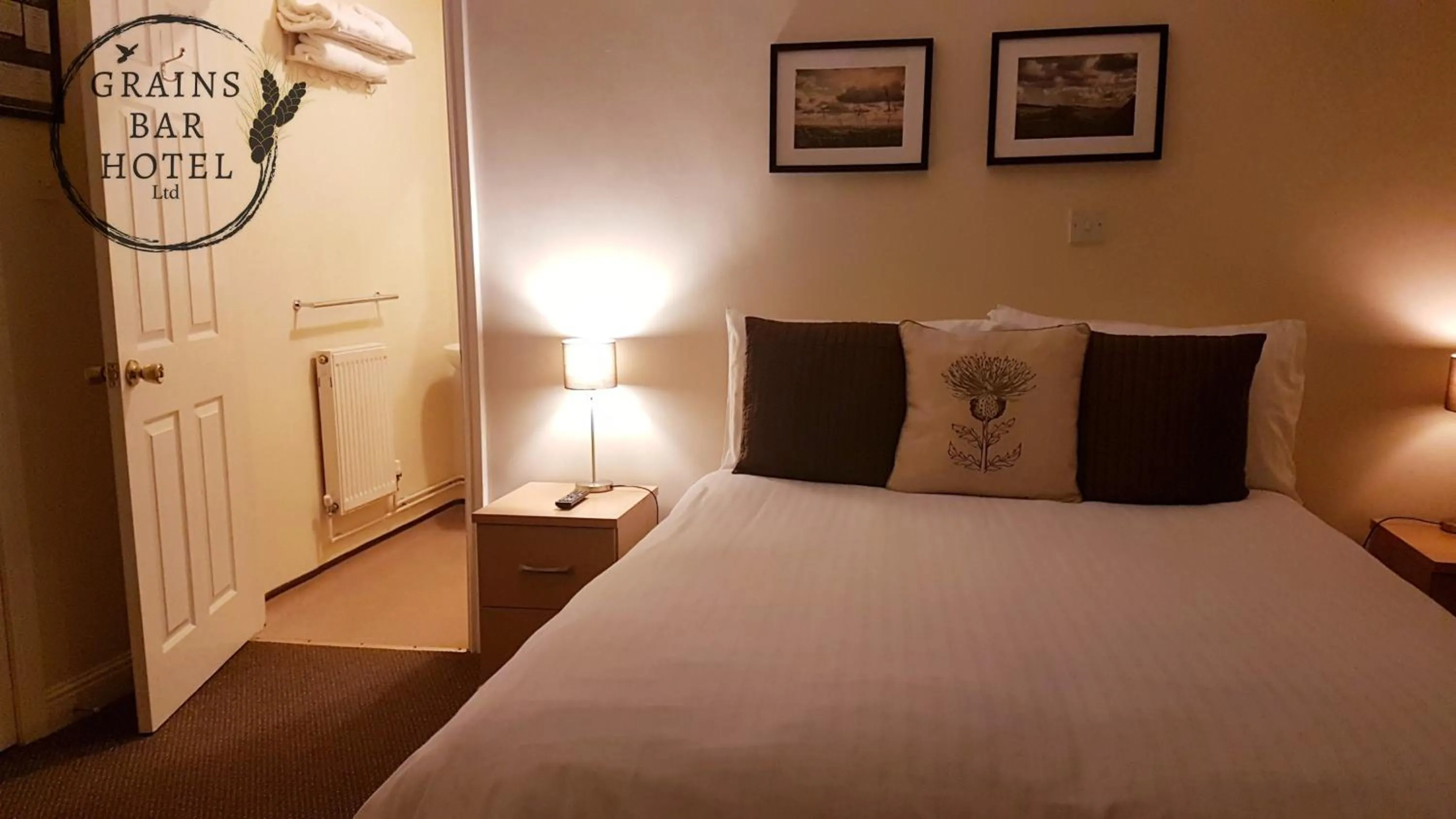 Bedroom, Bed in Grains Bar Hotel