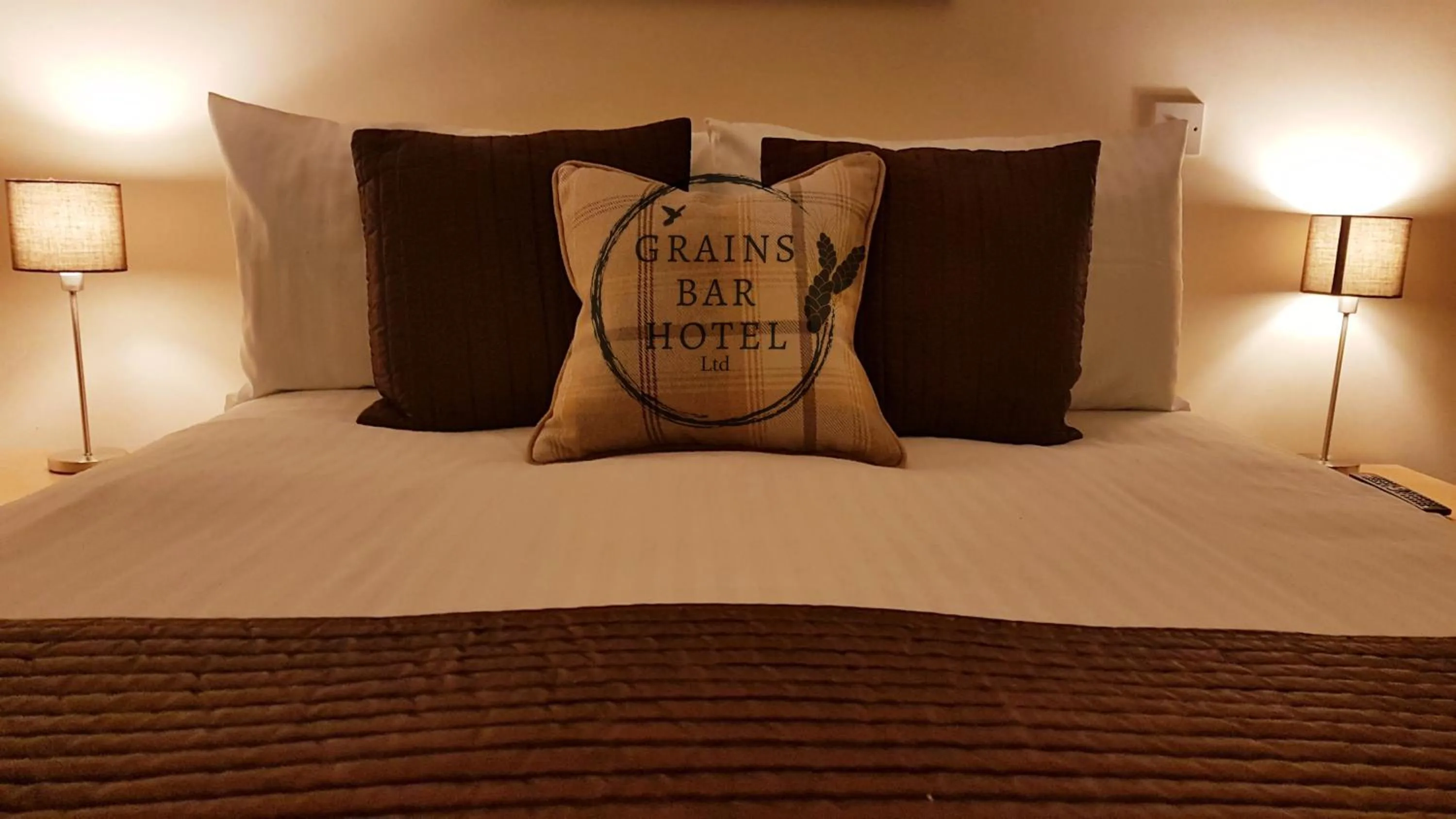 Bedroom, Bed in Grains Bar Hotel