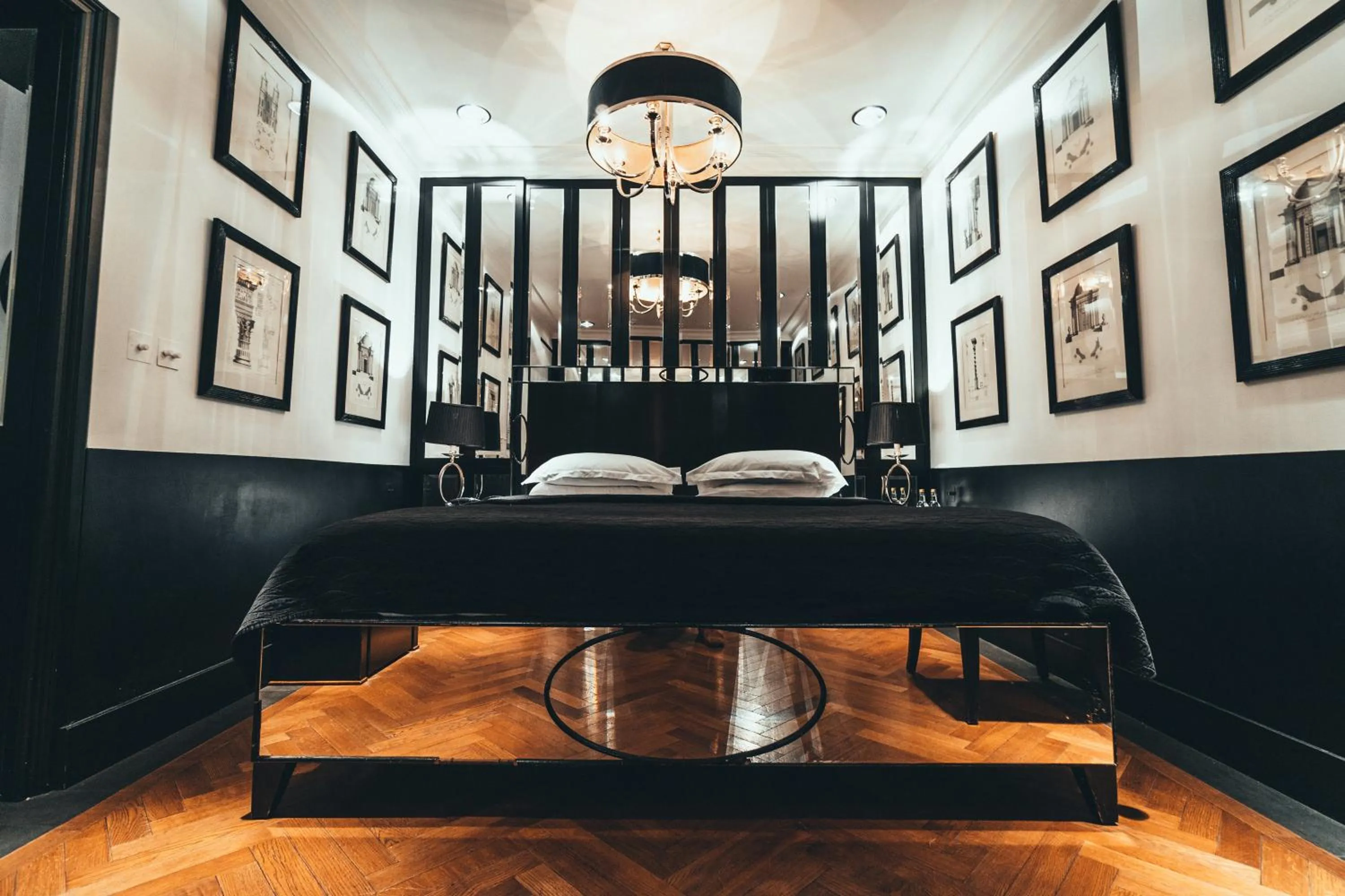 Restaurant/Places to Eat in Blakes Hotel