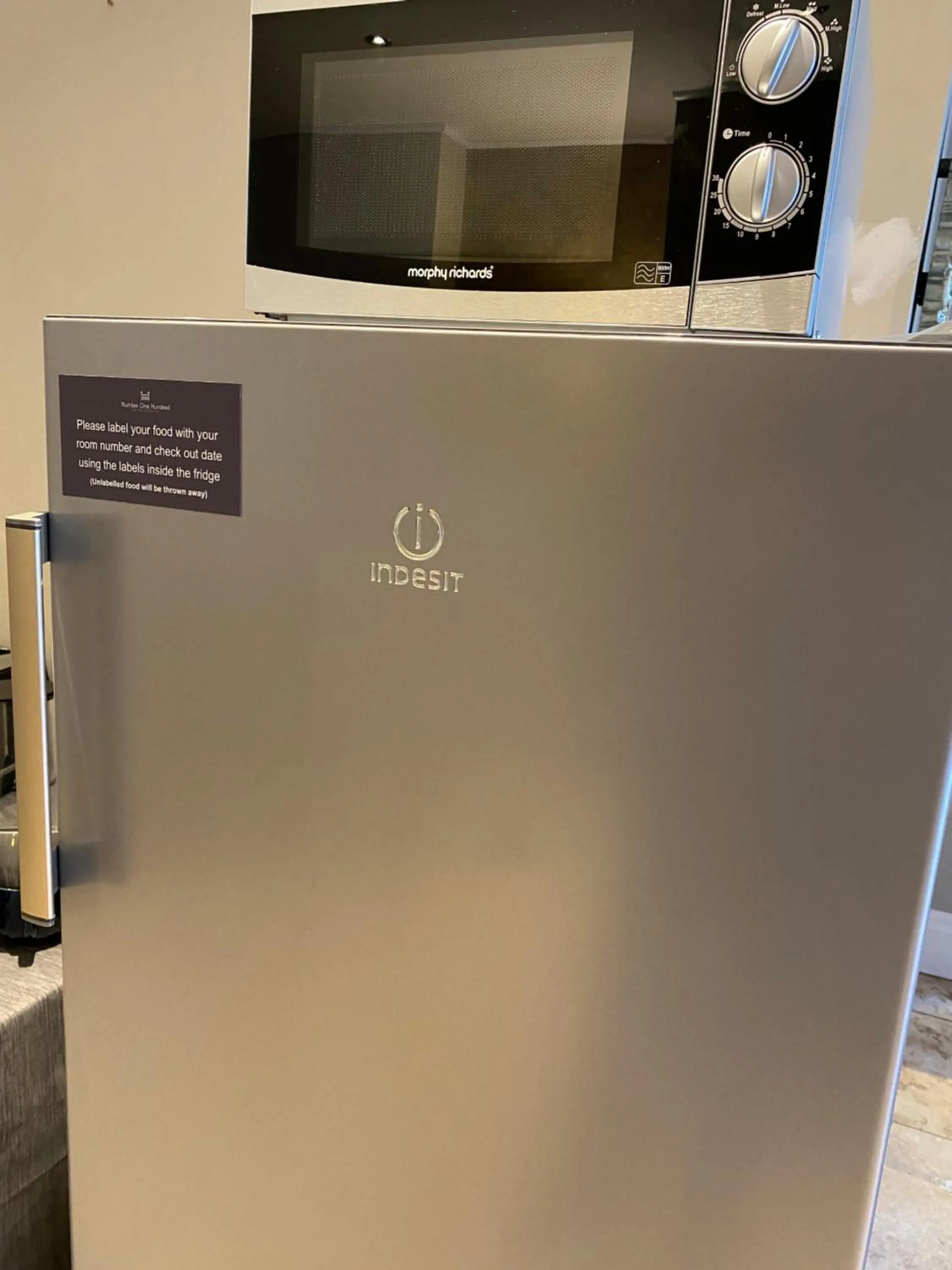 Restaurant/places to eat in Number One Hundred Bed And Breakfast