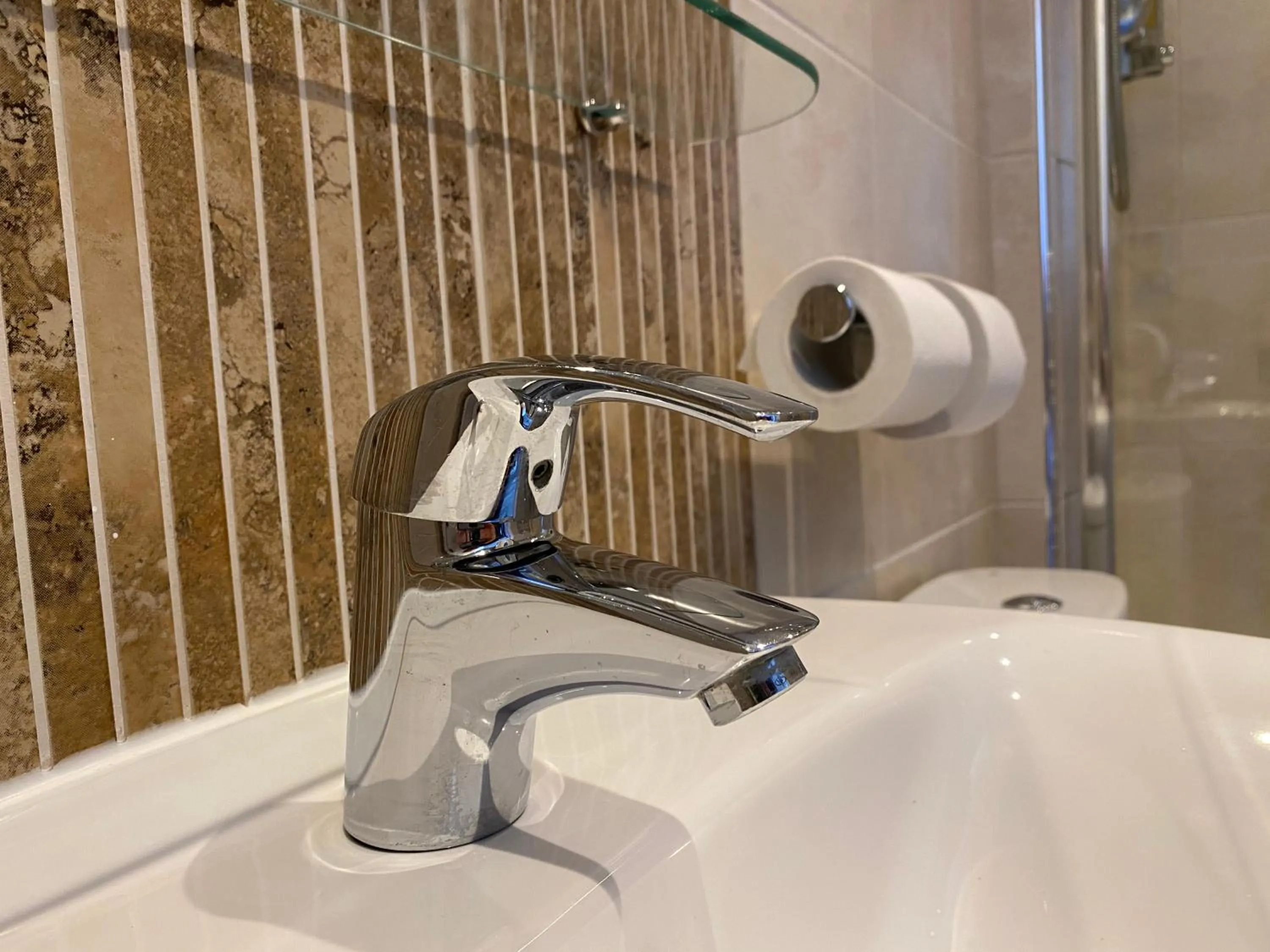 Bathroom in Number One Hundred Bed And Breakfast