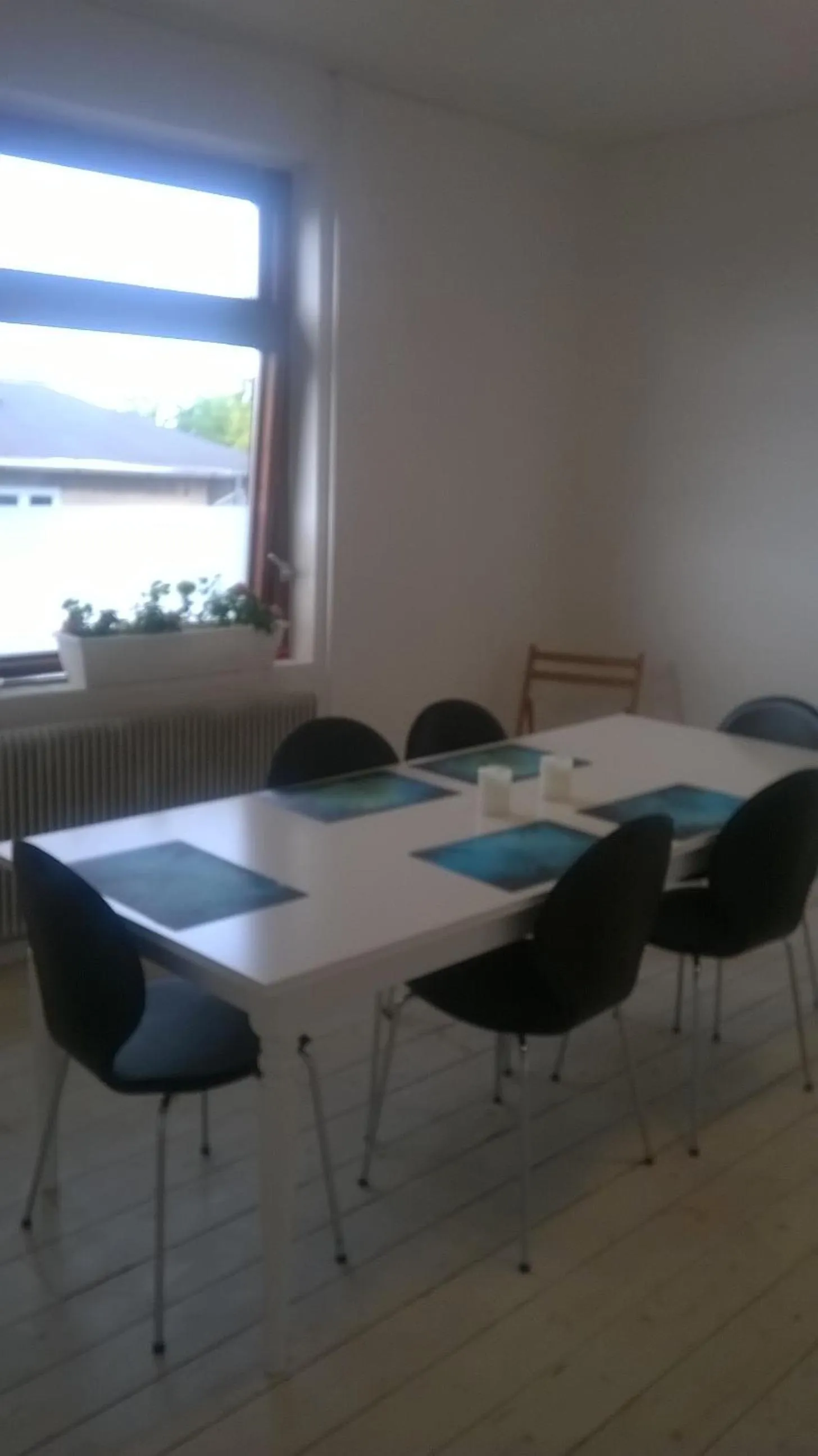 Communal lounge/ TV room in Pasescia Bed and Breakfast.