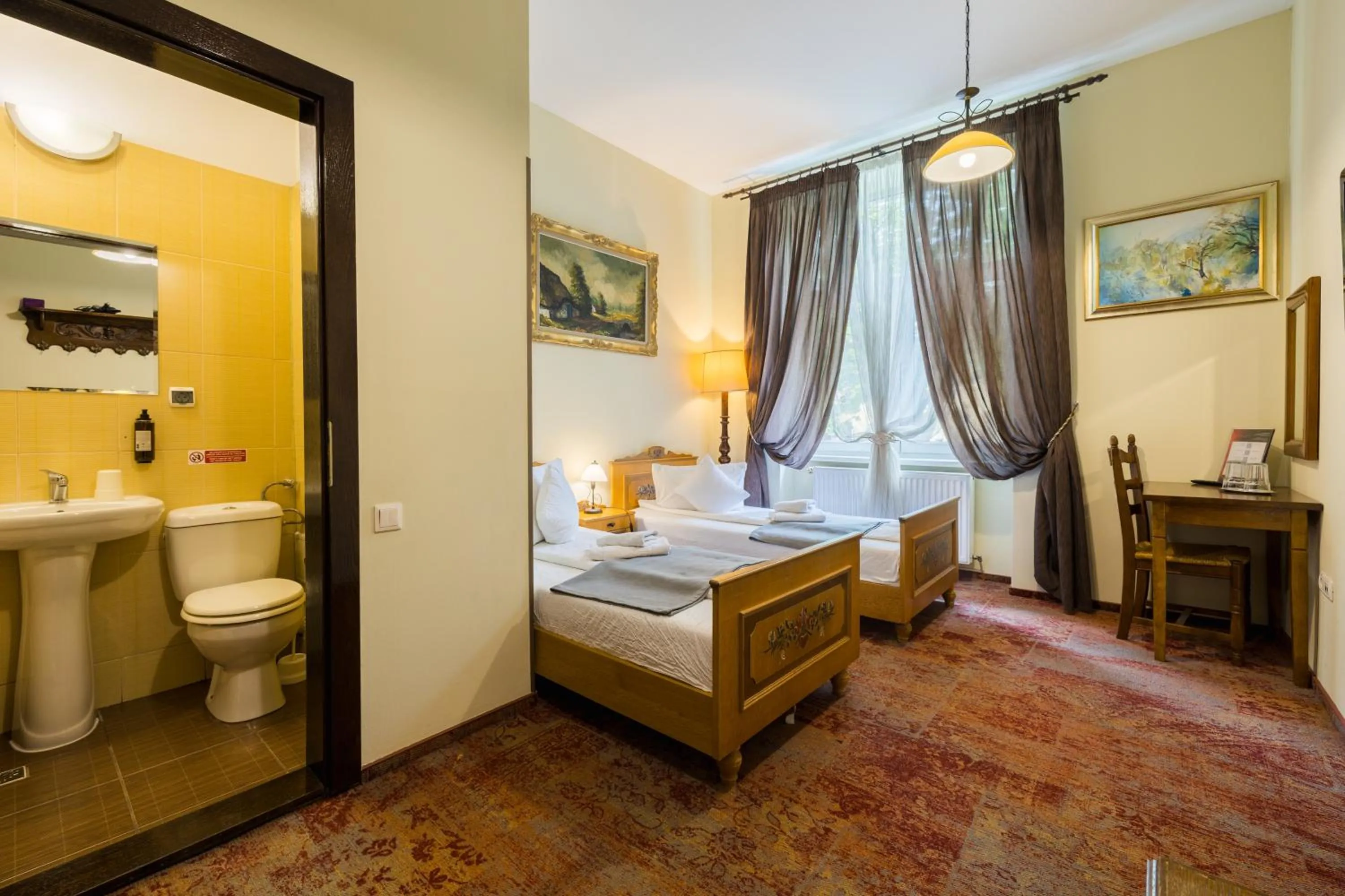 Toilet, Bed in Residence Ambient