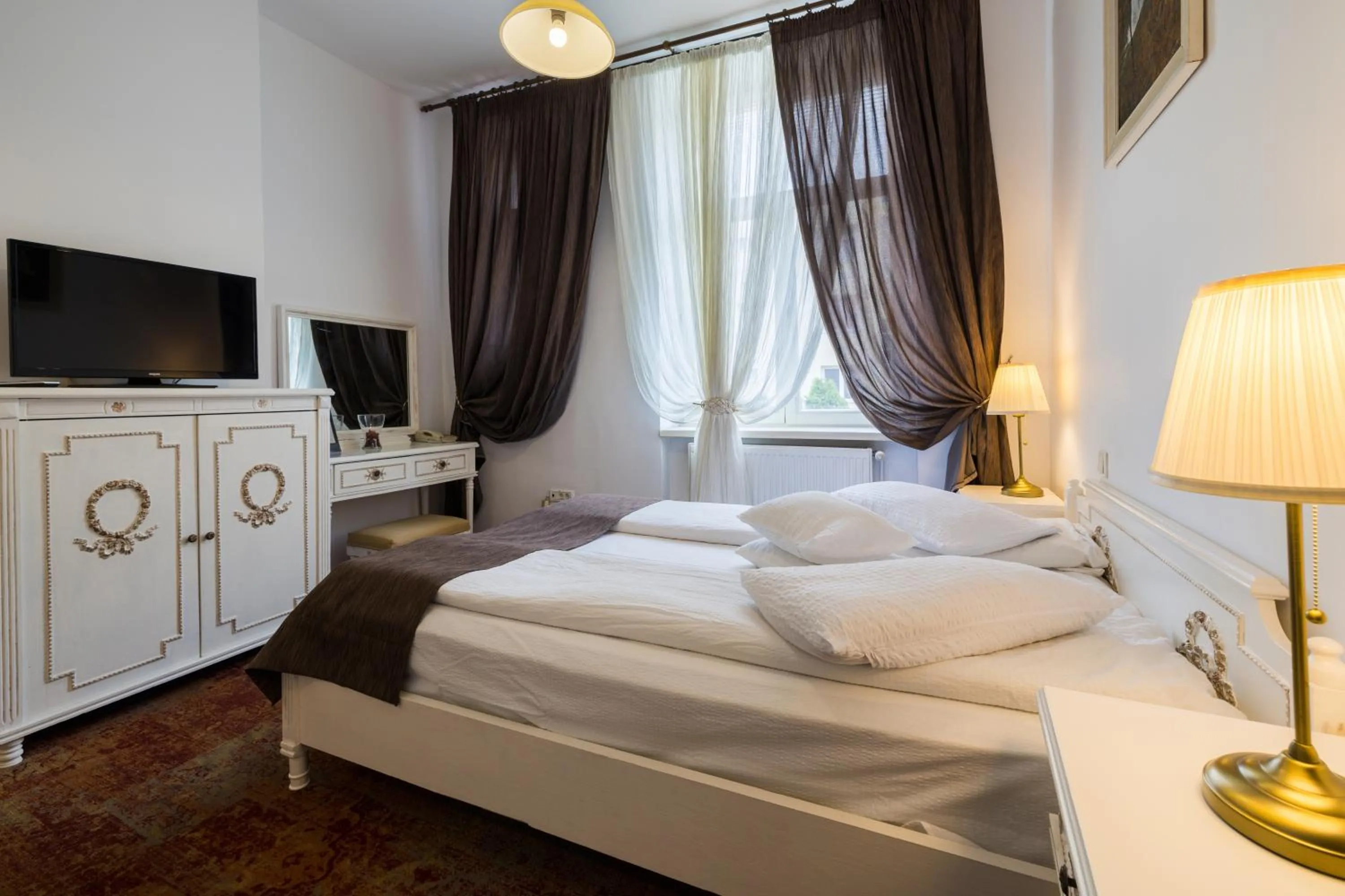 Bed in Residence Ambient