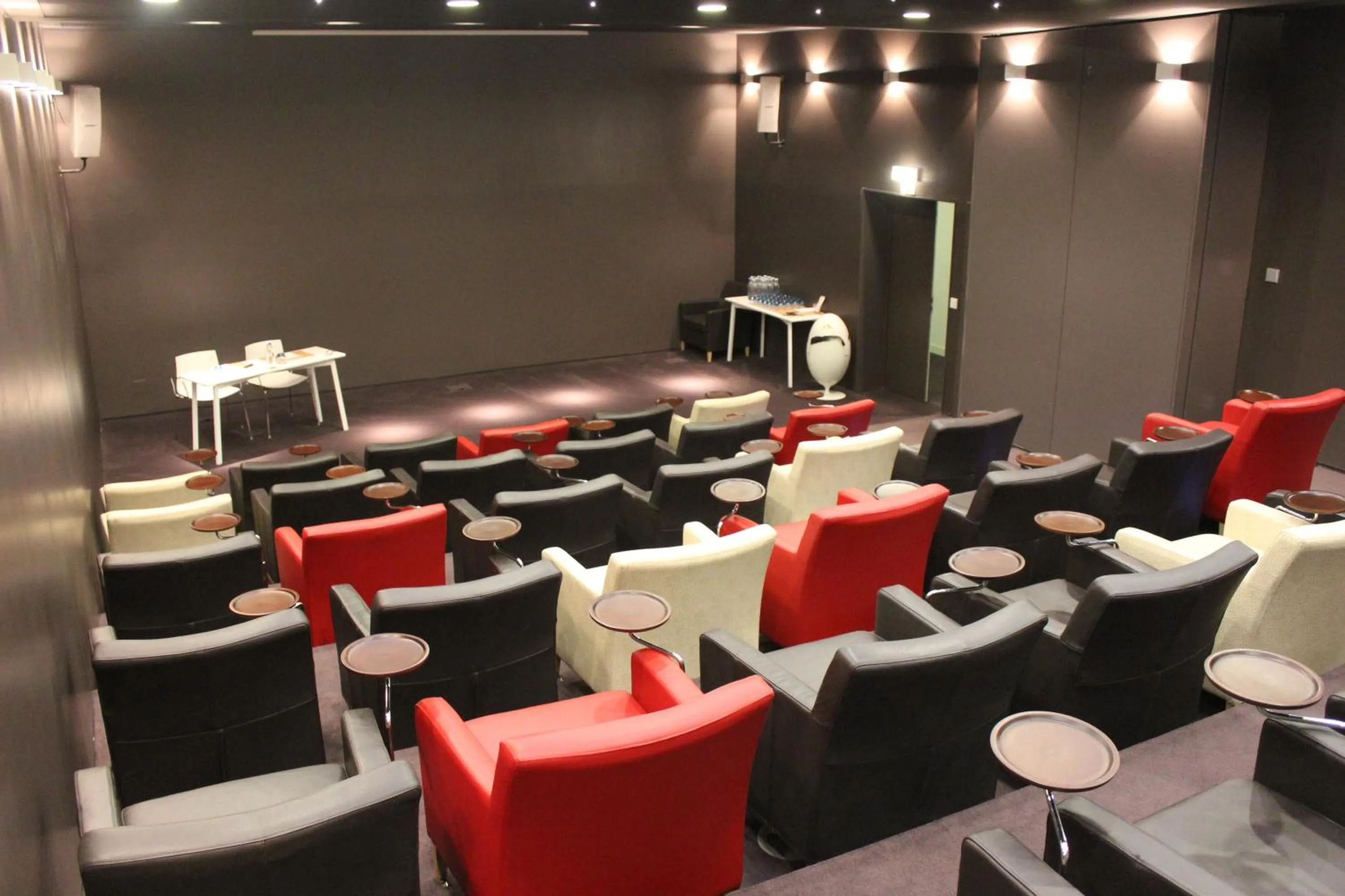 Meeting/conference room in Inspira Liberdade Boutique Hotel