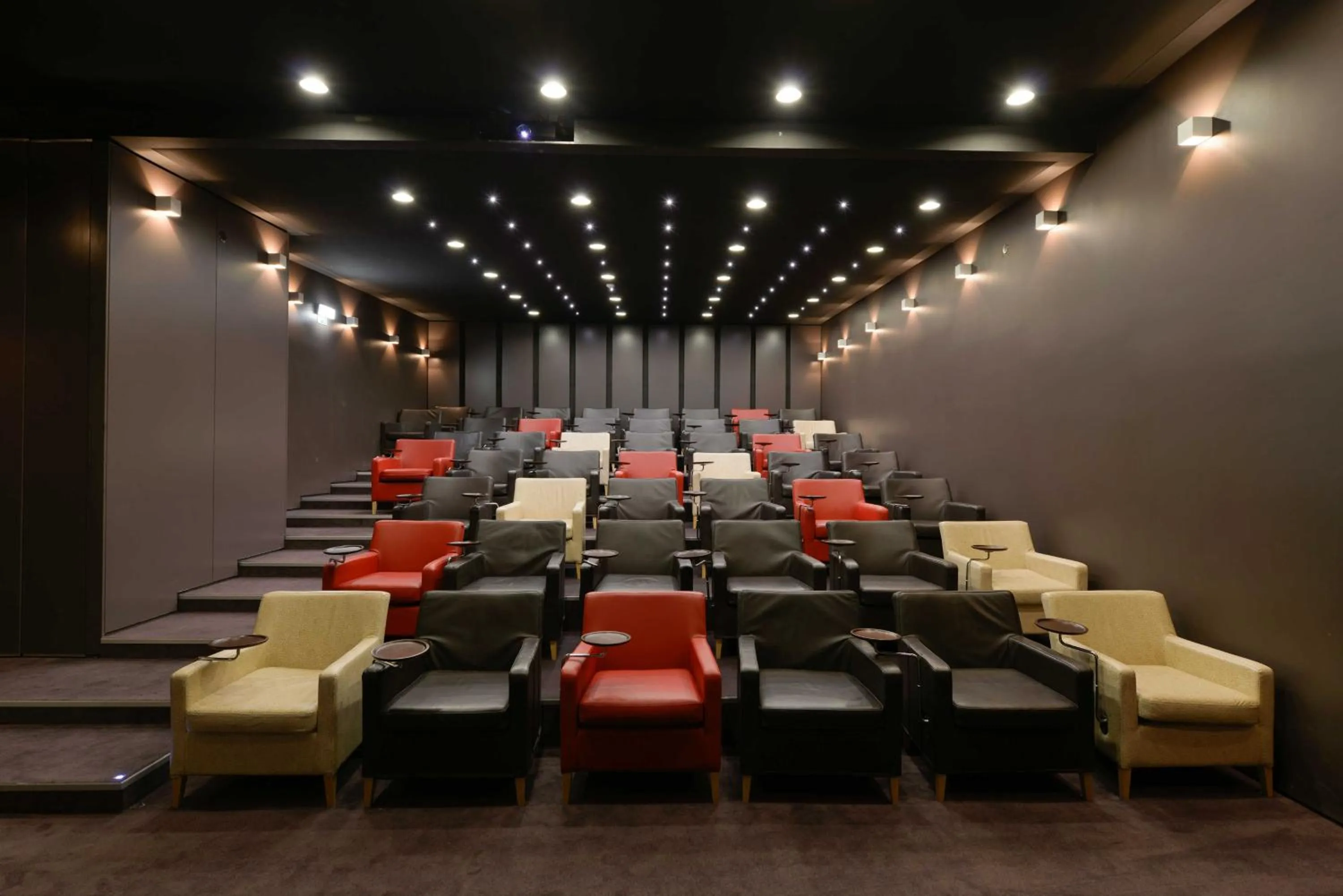 Meeting/conference room in Inspira Liberdade Boutique Hotel