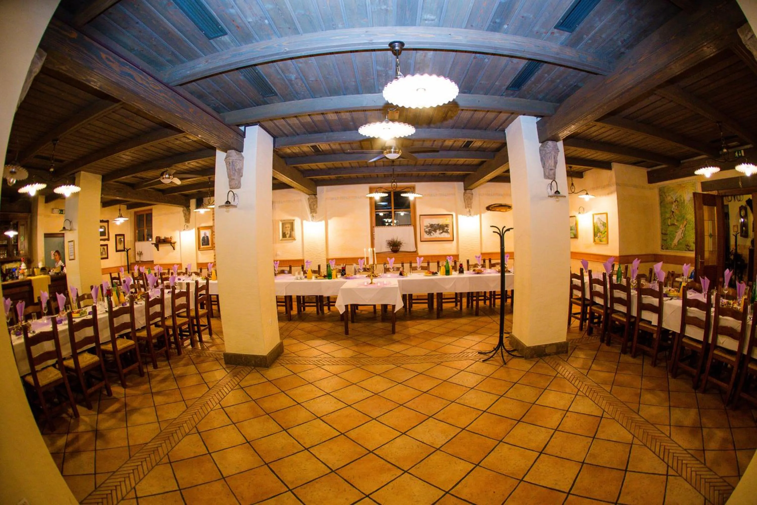 Restaurant/places to eat in Hotel Kovac