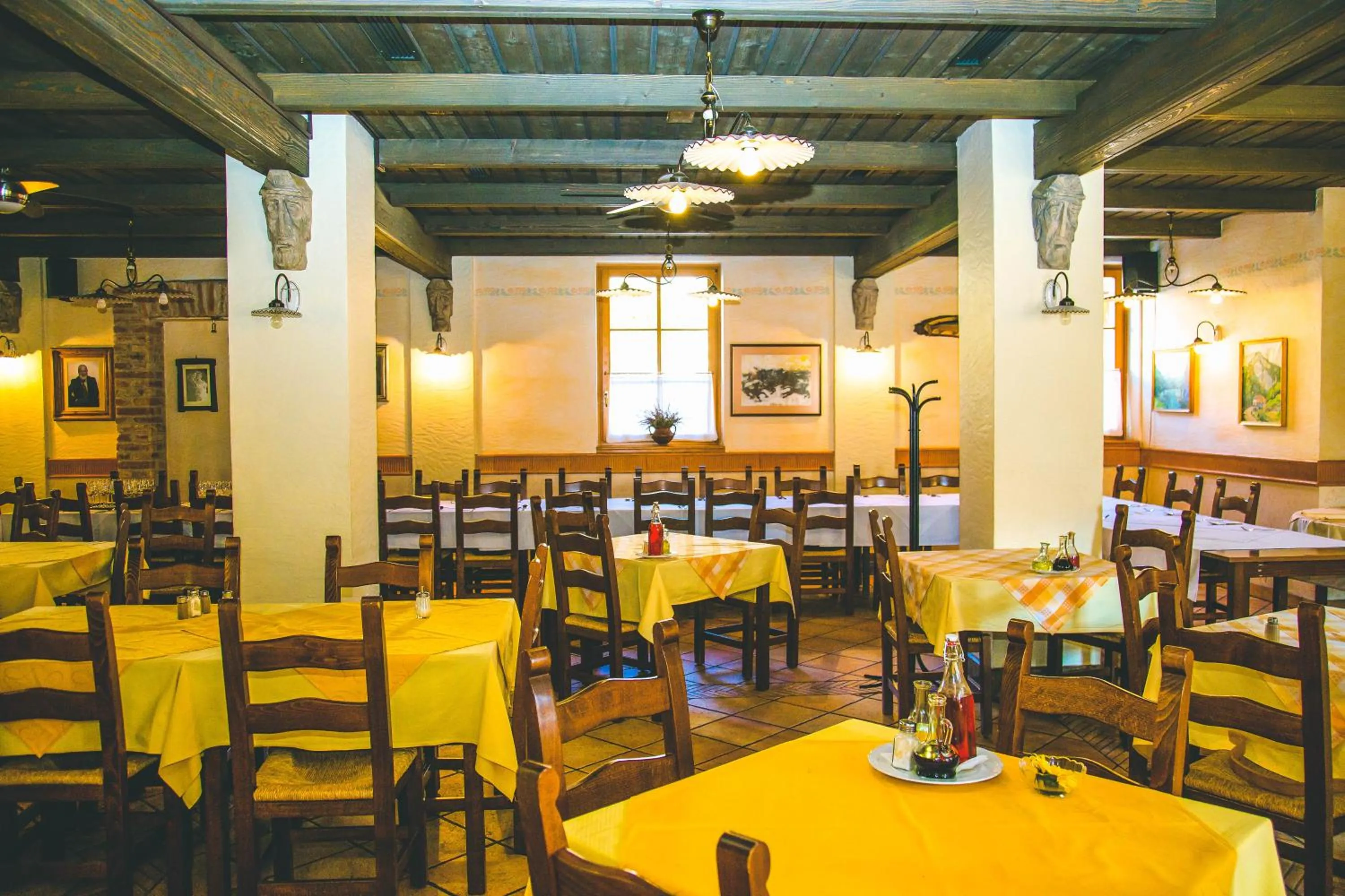 Restaurant/places to eat in Hotel Kovac