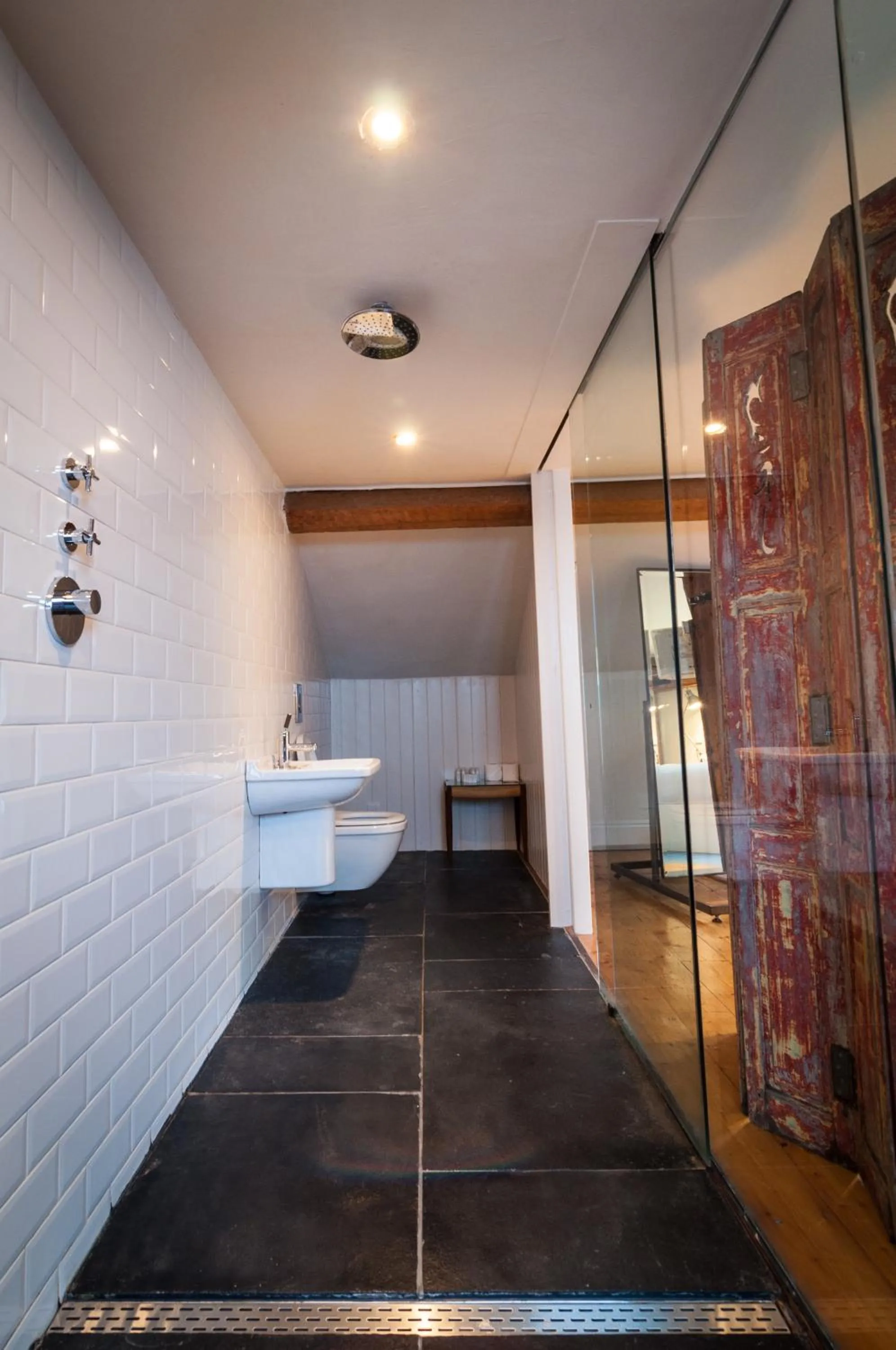 Shower in Kellys Hotel