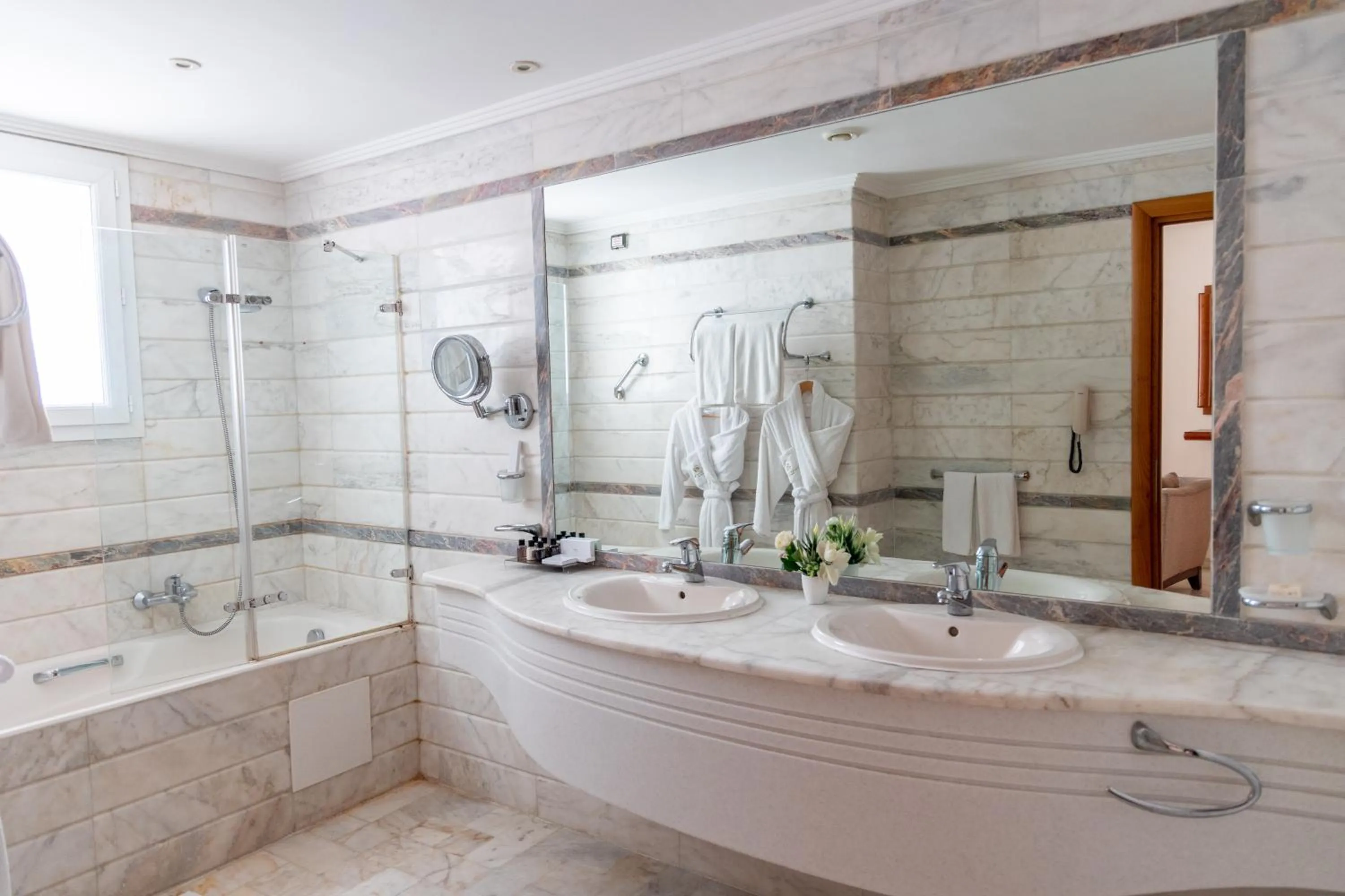 Shower in Tunis Grand Hotel