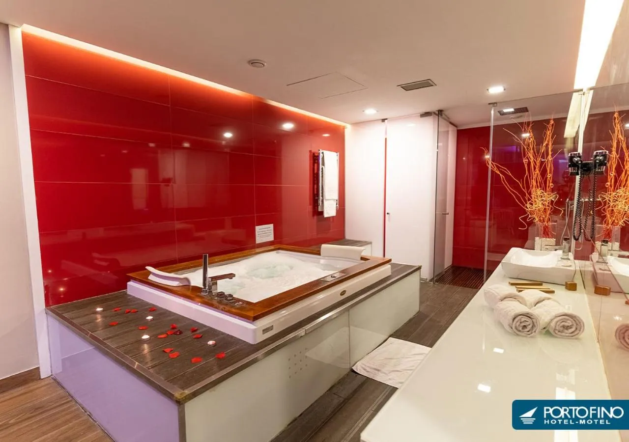 Hot Tub in Motel Portofino