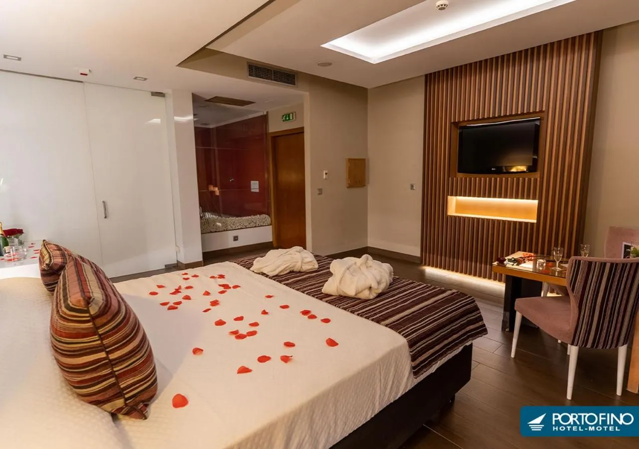 TV and multimedia, Bed in Motel Portofino