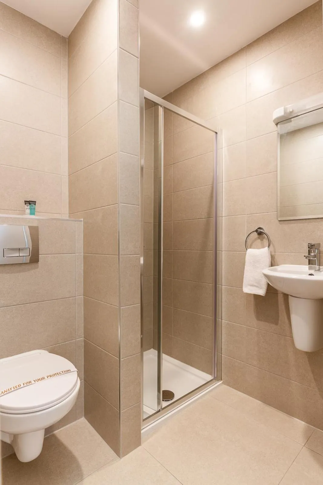 Bathroom in Clifden House by Nina