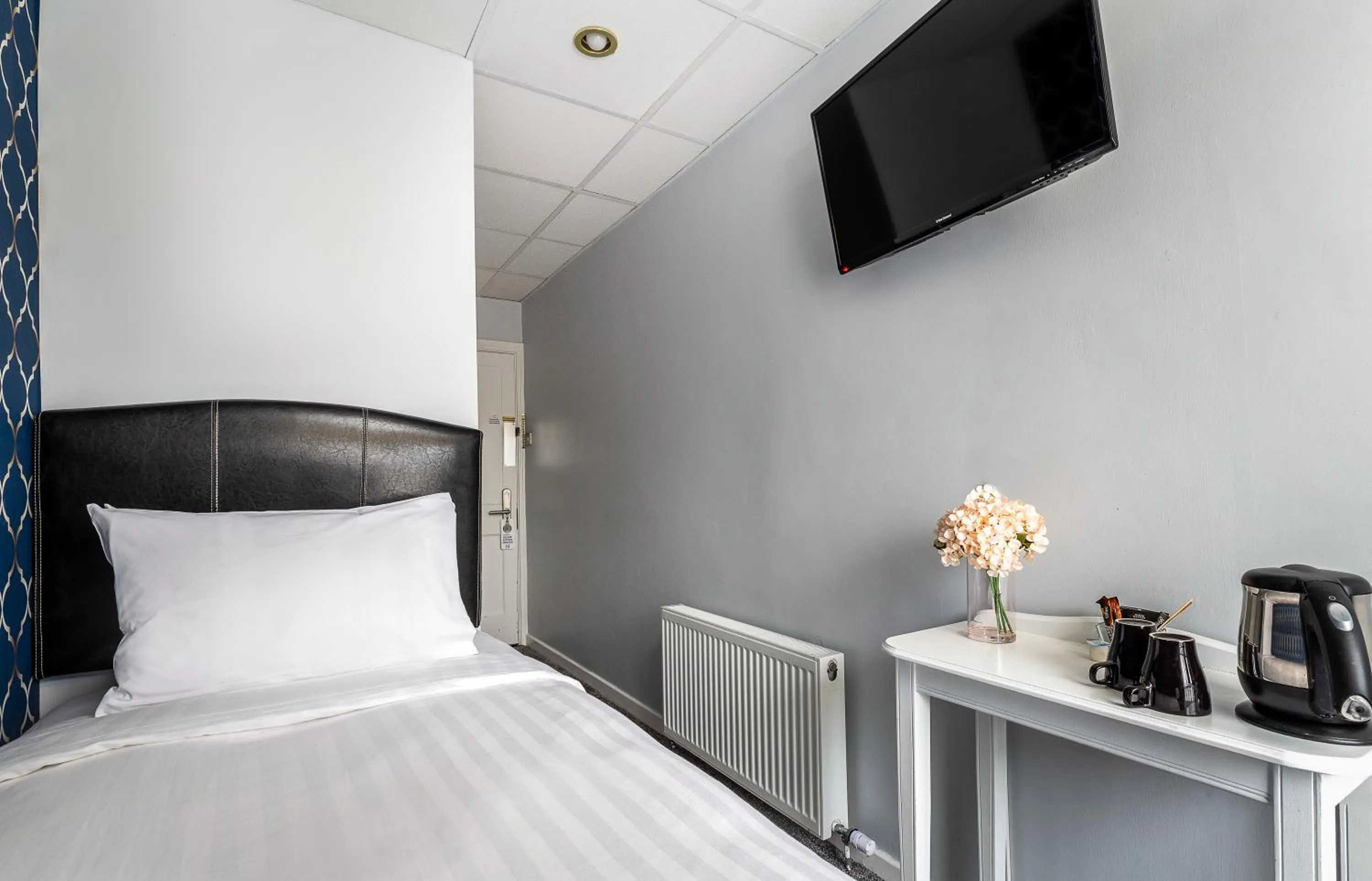 Bedroom, Bed in Clifden House by Nina