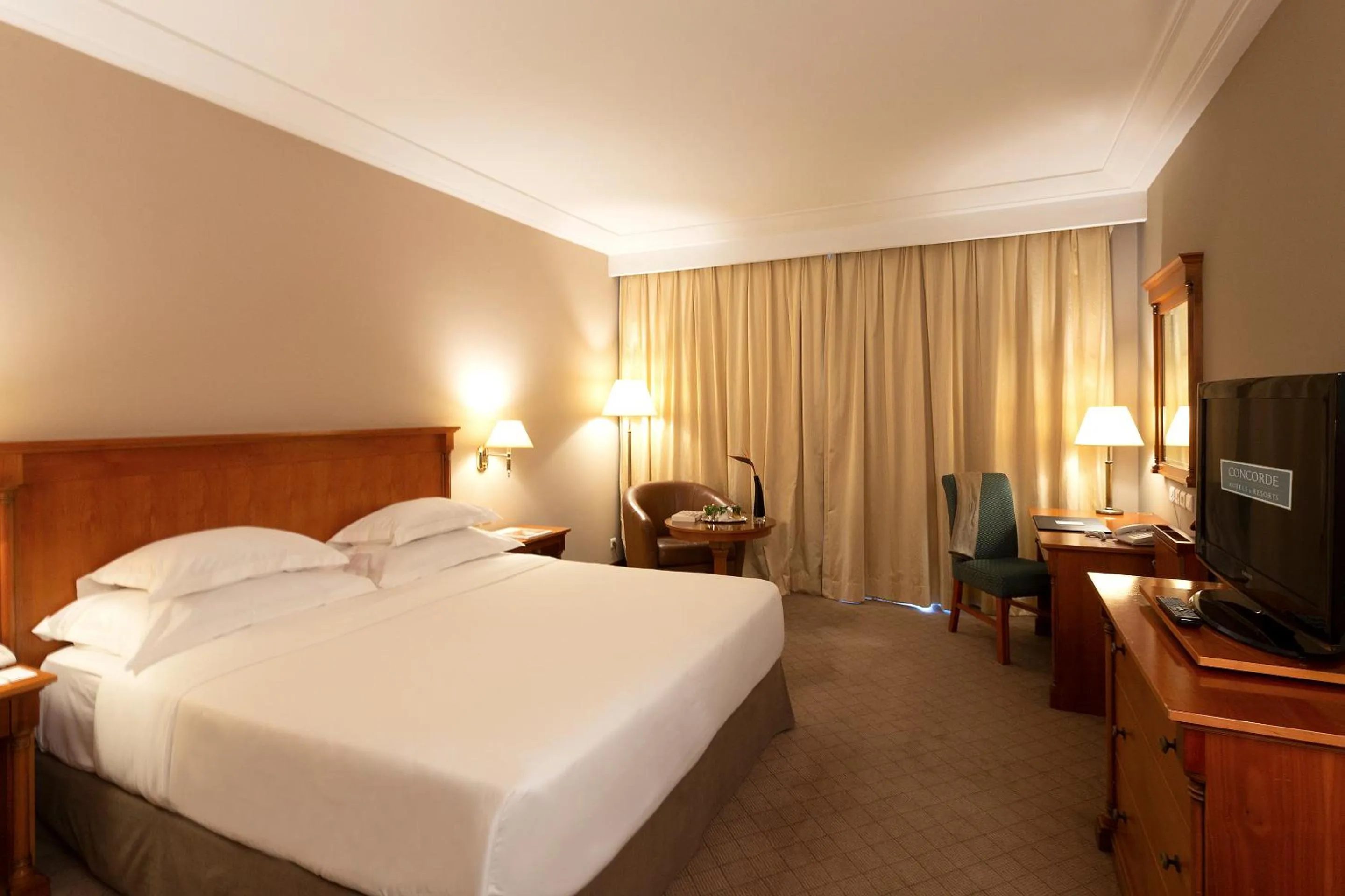 Photo of the whole room, Bed in Concorde Les Berges du Lac