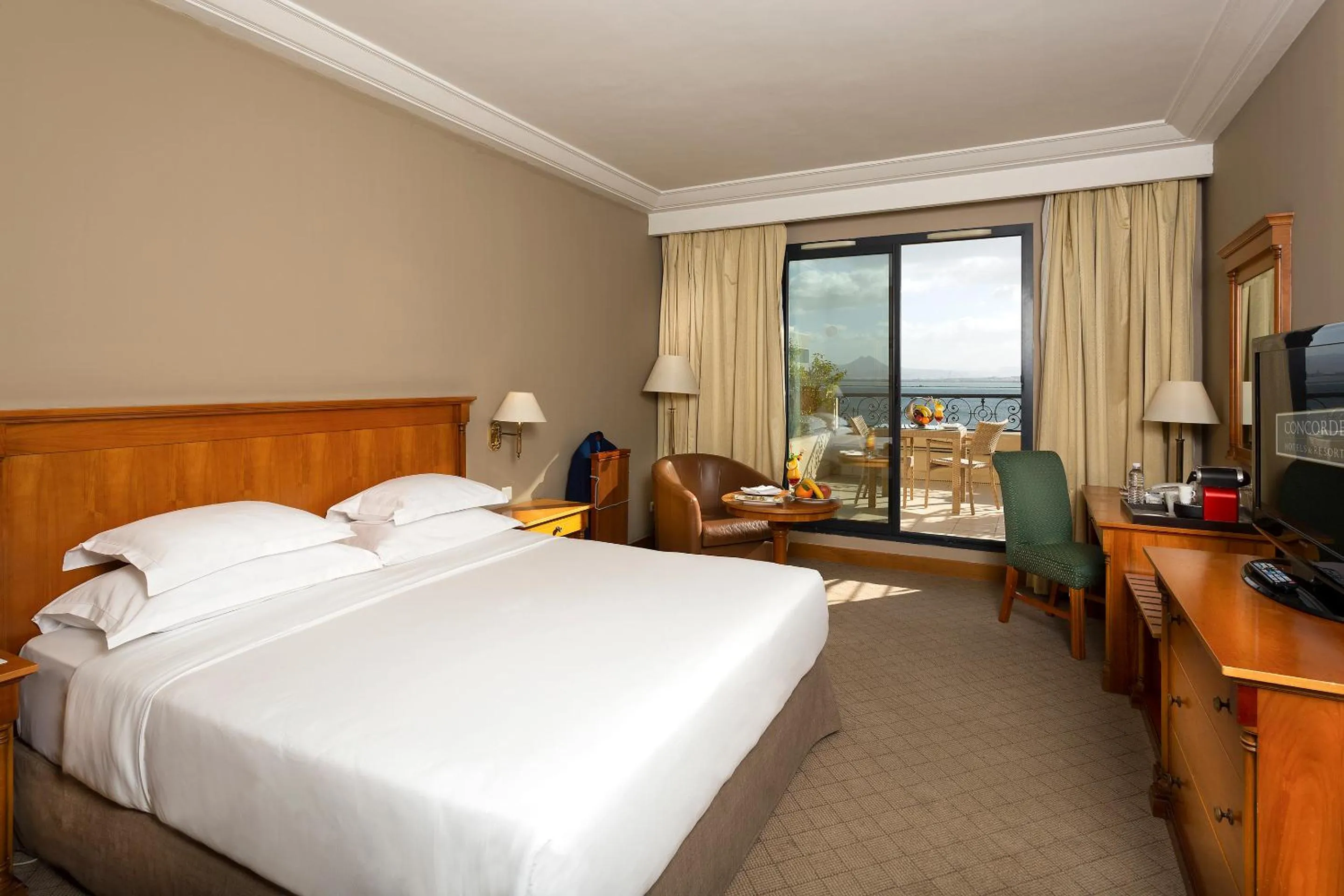 Photo of the whole room, Bed in Concorde Les Berges du Lac