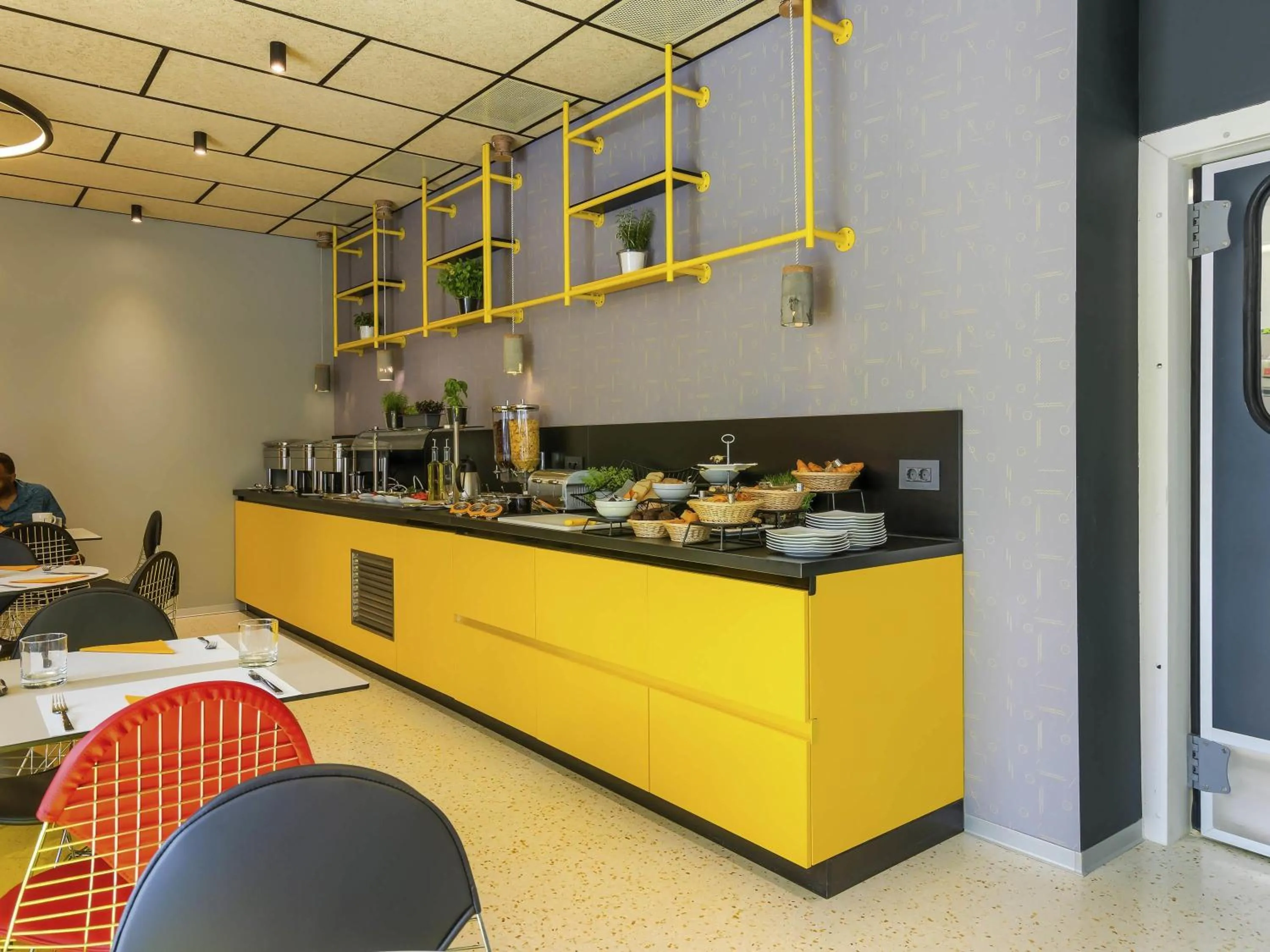 Restaurant/places to eat in ibis Styles Bucharest Erbas