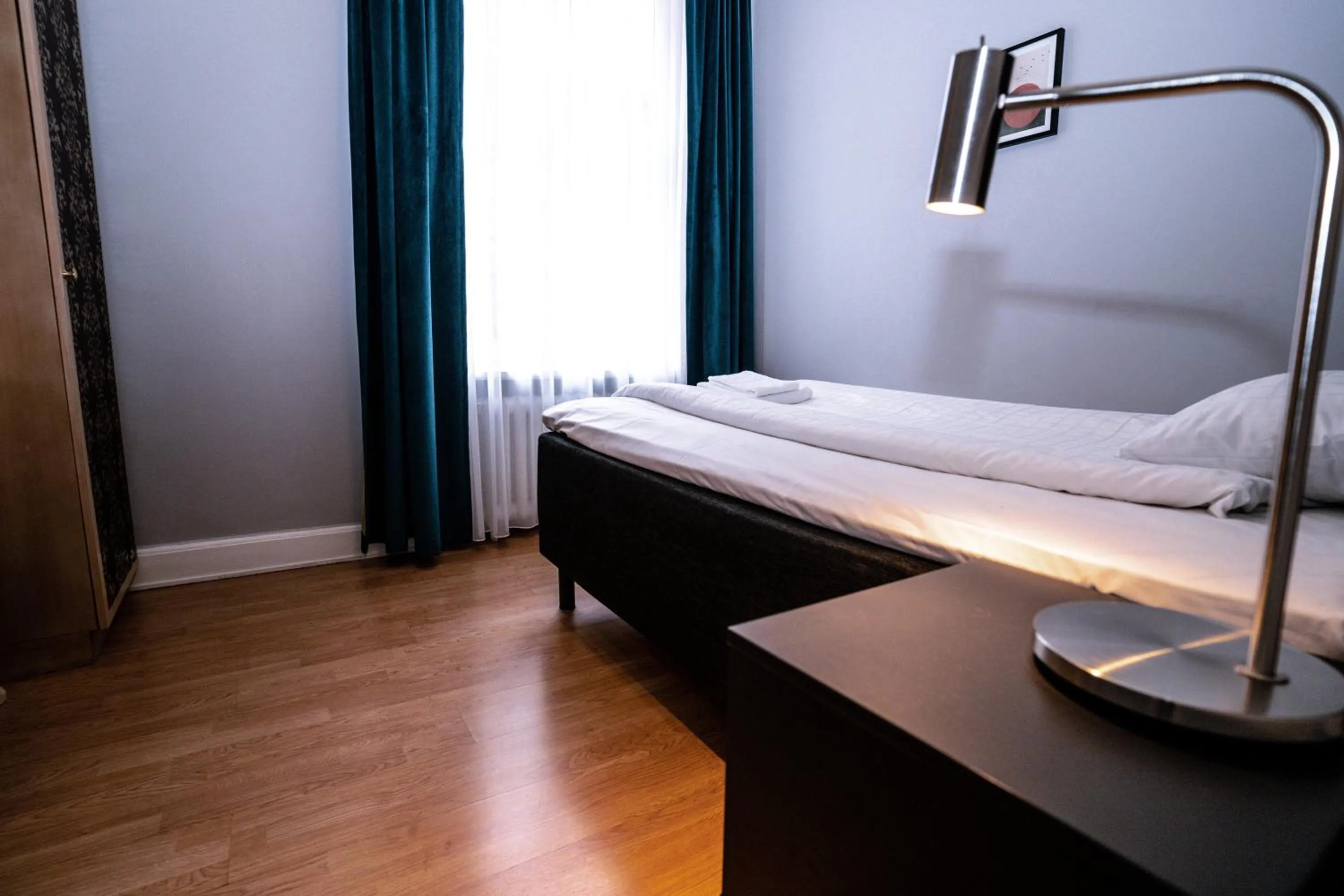 Bed in Queen's Hotel by First Hotels