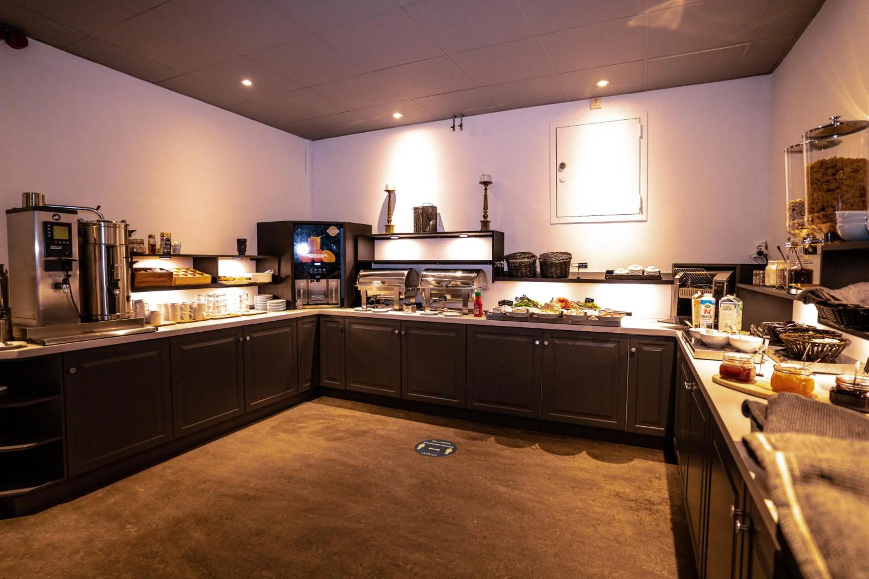 Breakfast in Queen's Hotel by First Hotels