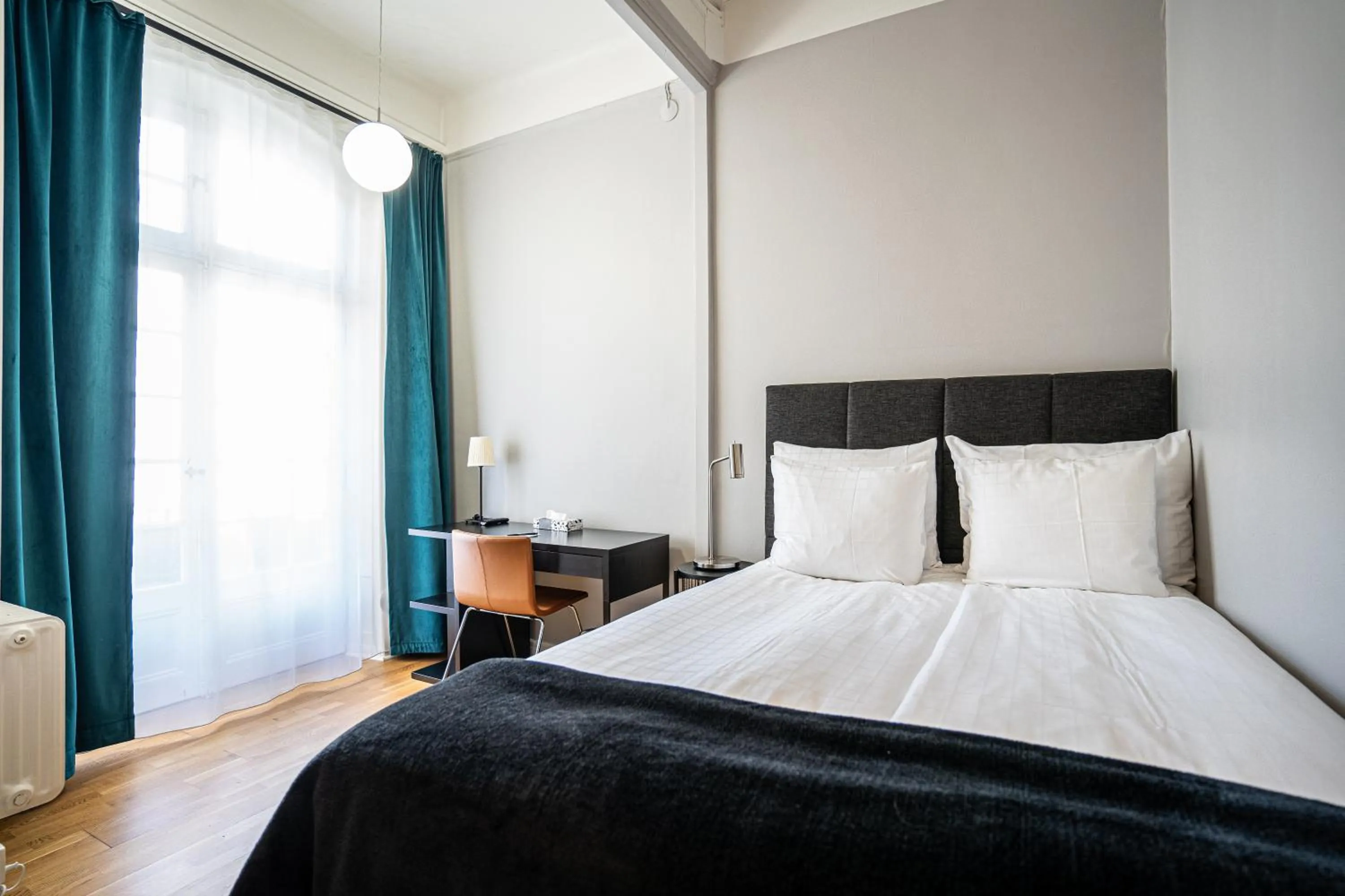 Bed in Queen's Hotel by First Hotels