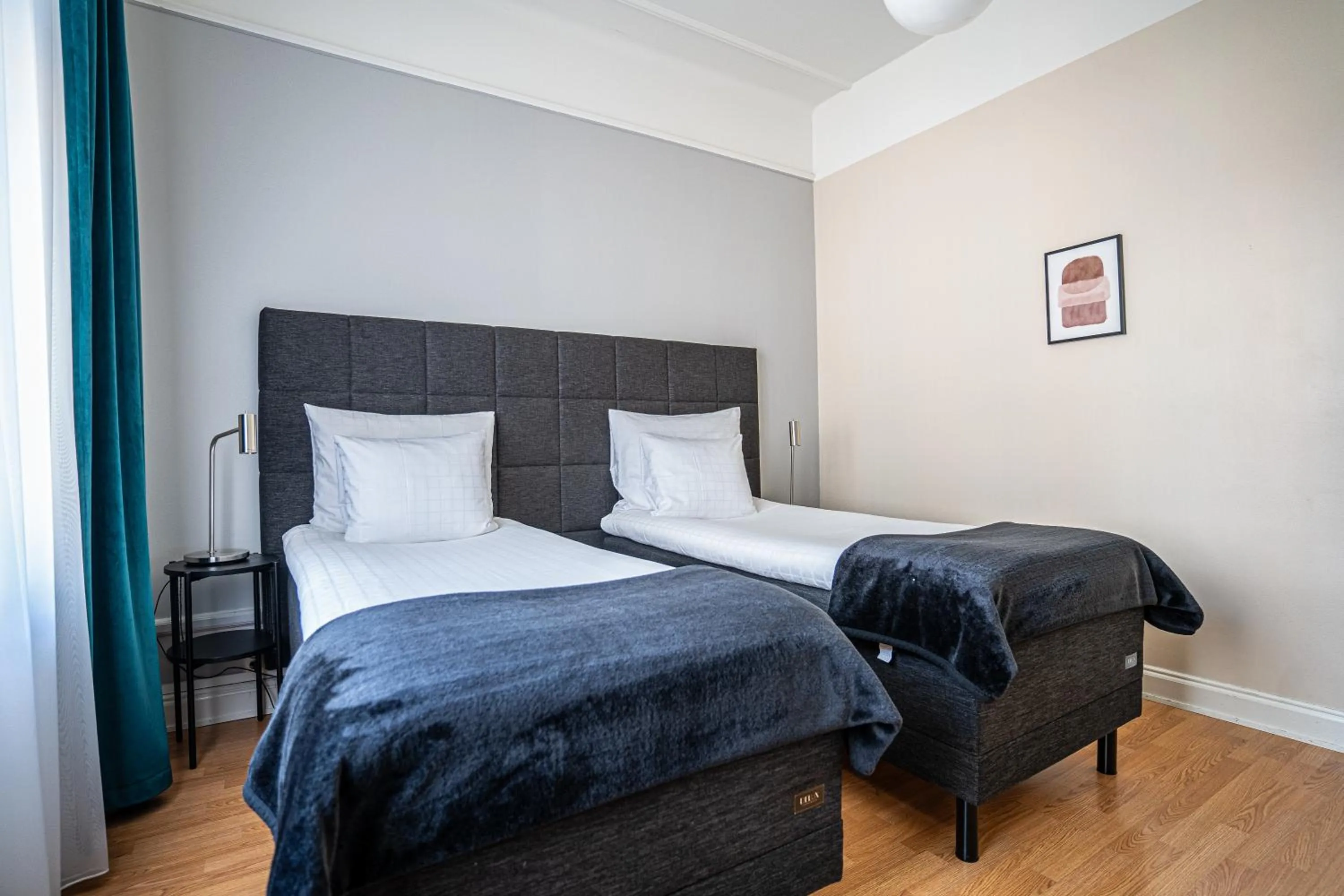 Bed in Queen's Hotel by First Hotels