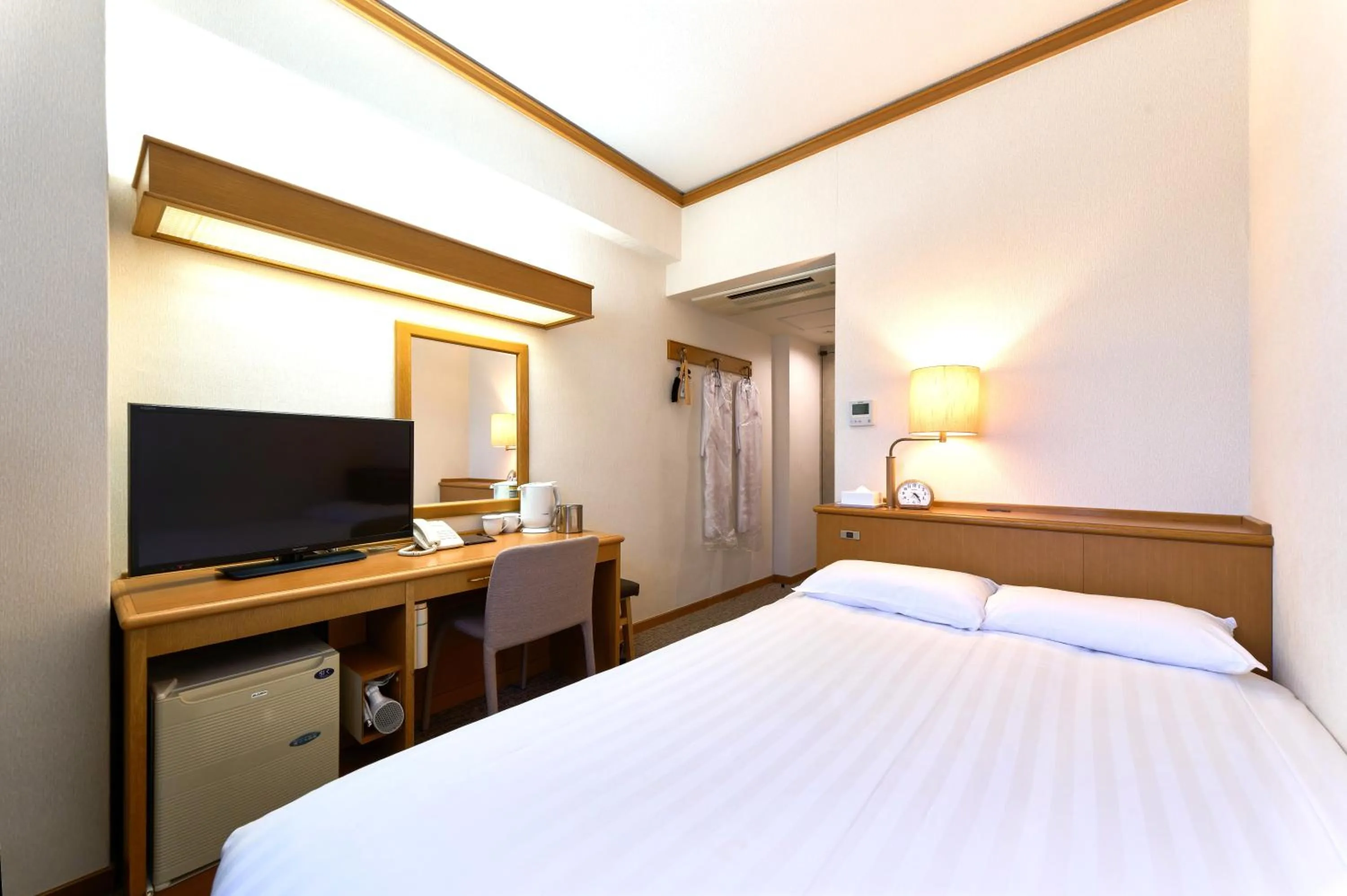 Small Double Room in Daiichi Inn Ikebukuro