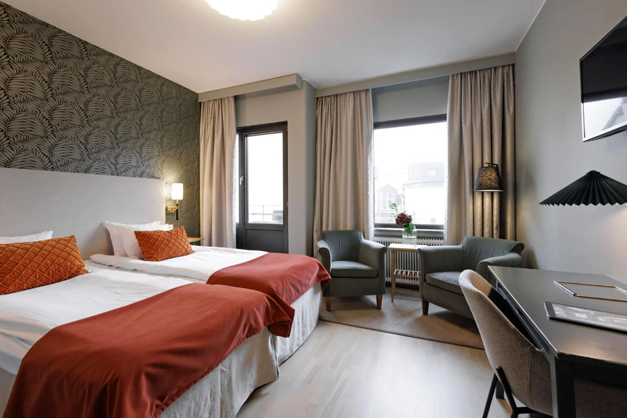 Photo of the whole room, Bed in Home Hotel Wellington