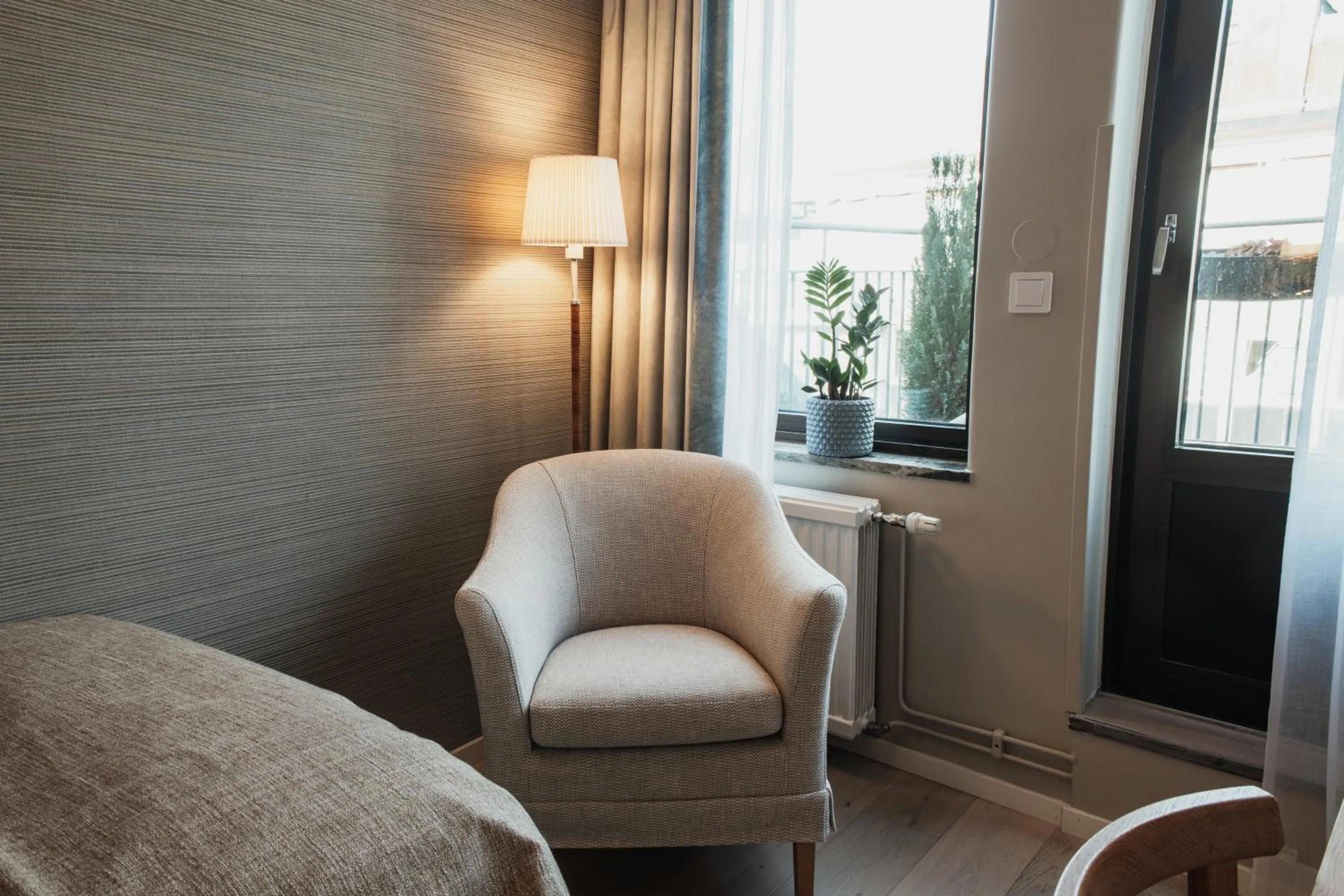 Balcony/Terrace, Bed in Home Hotel Wellington