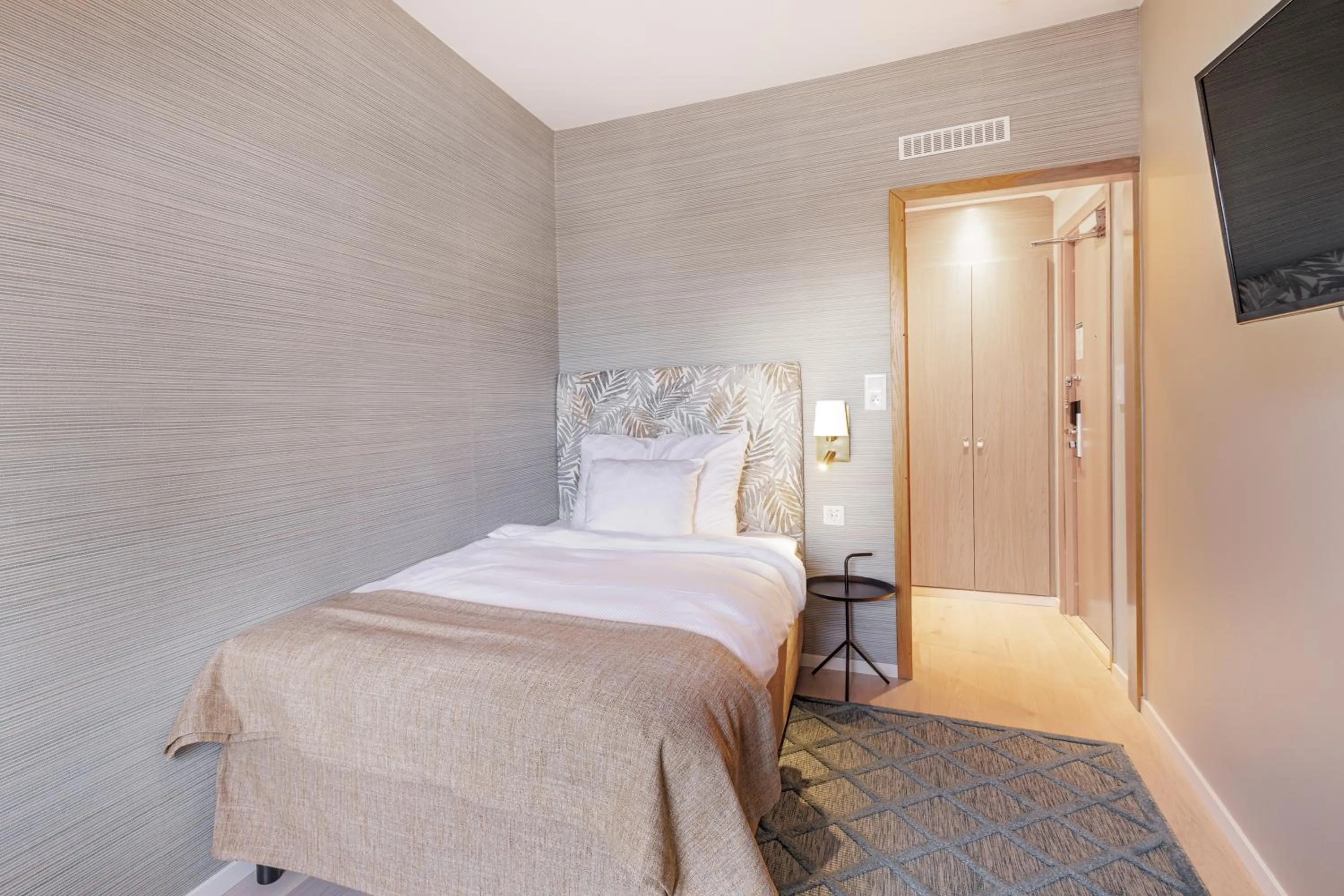 Bed in Home Hotel Wellington