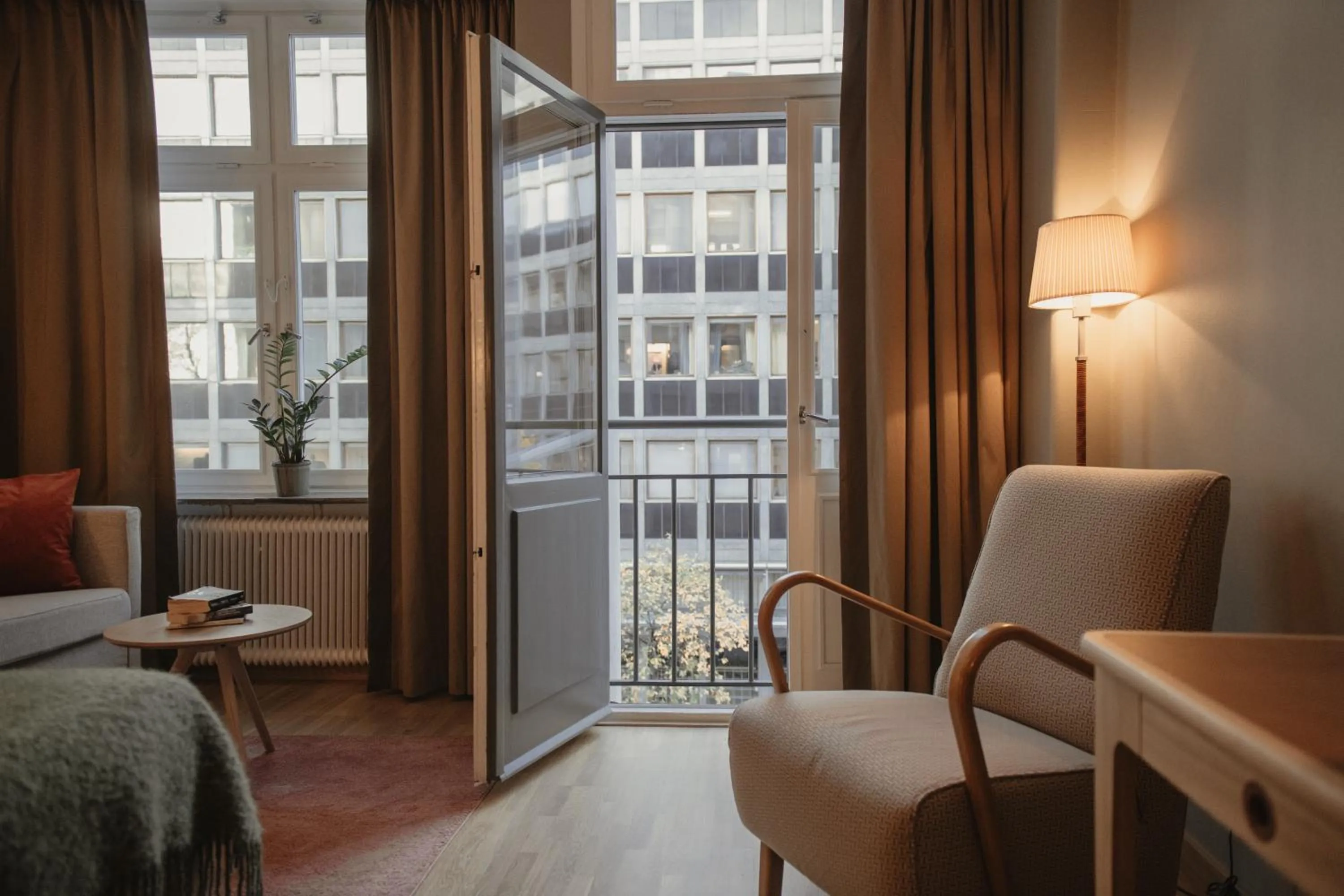 Photo of the whole room, Bed in Home Hotel Wellington