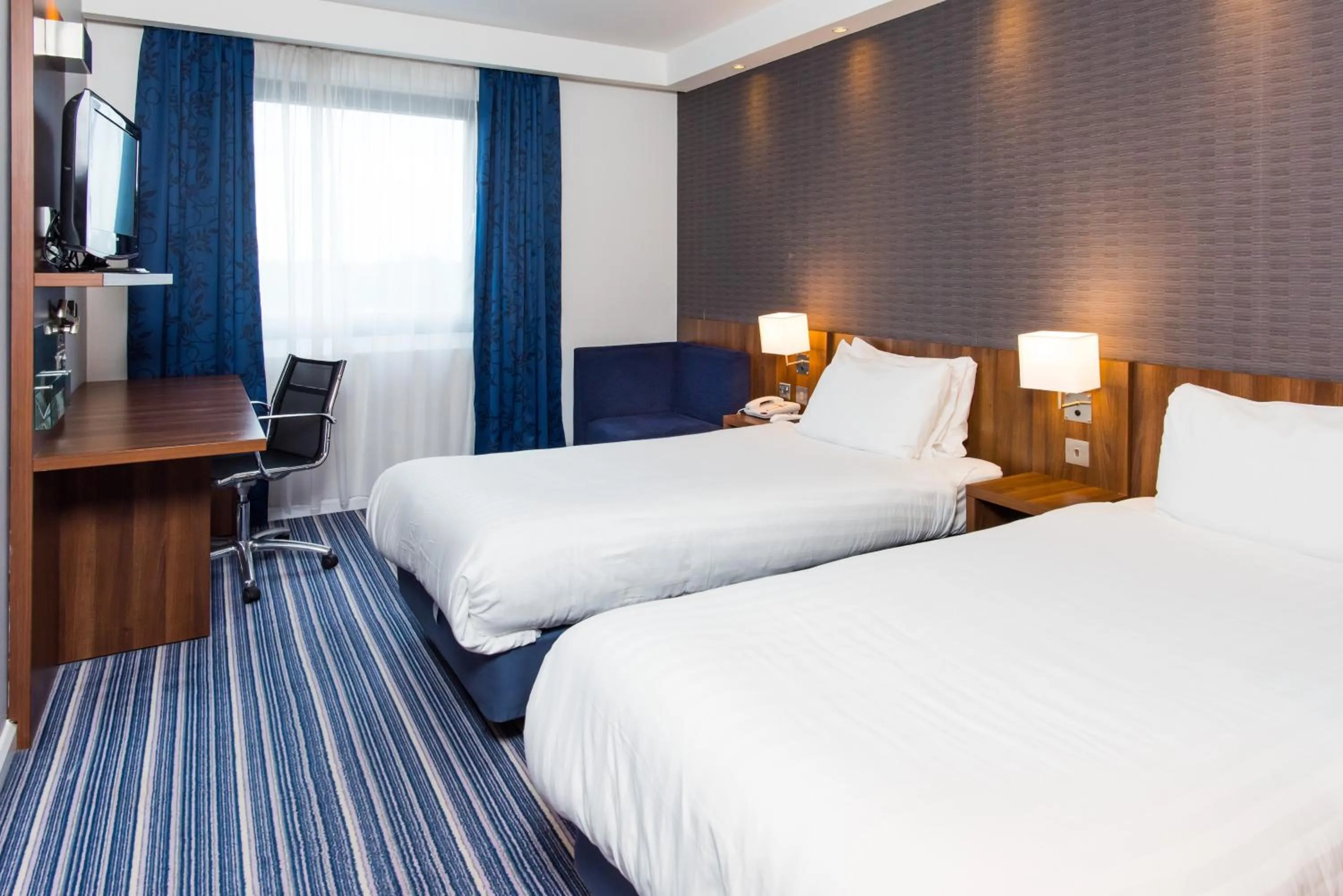 Photo of the whole room, Bed in Holiday Inn Express Tamworth by IHG