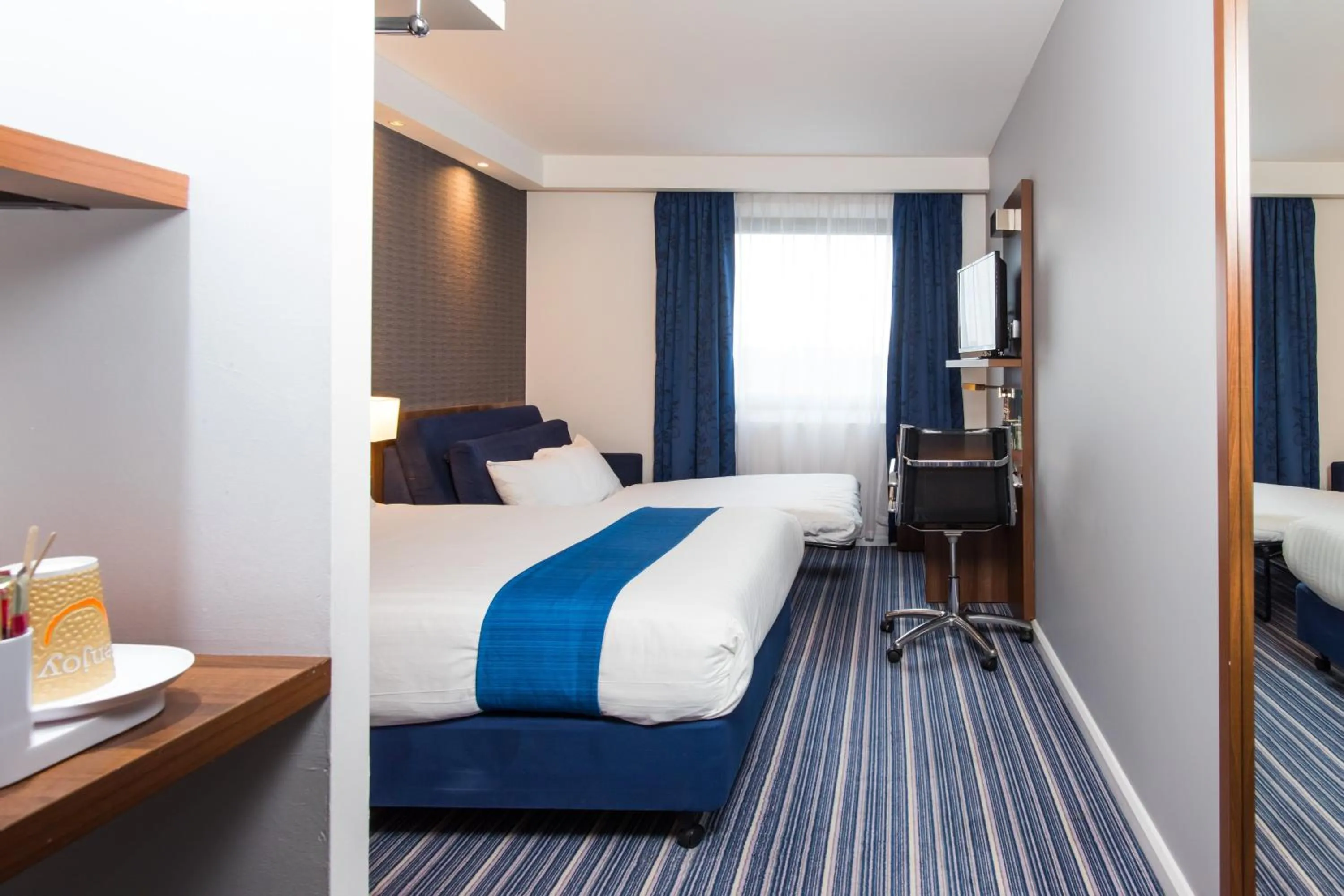 Photo of the whole room, Bed in Holiday Inn Express Tamworth by IHG