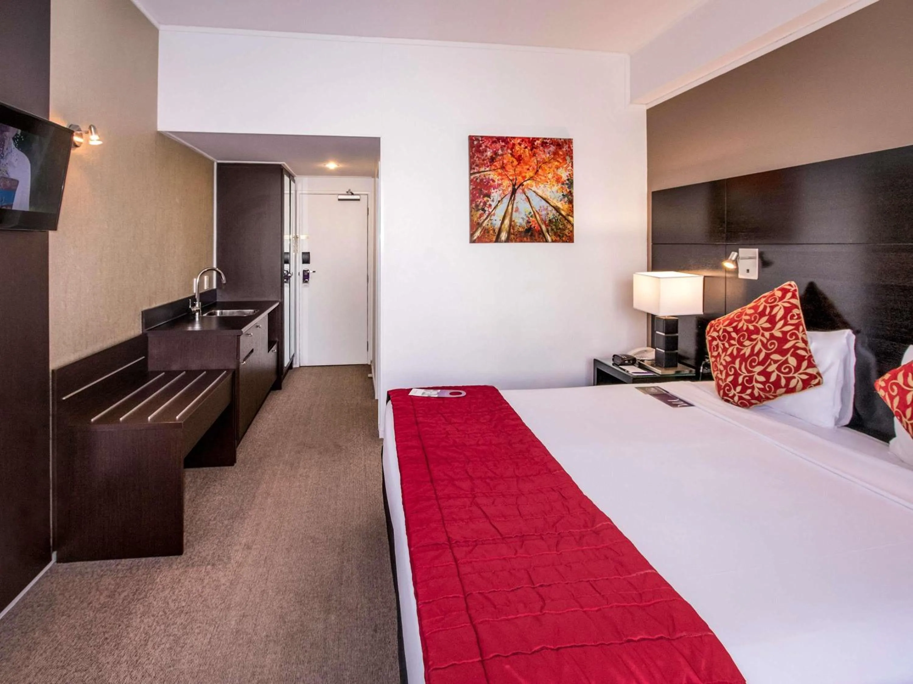 Bedroom, Bed in Mercure Wellington Abel Tasman