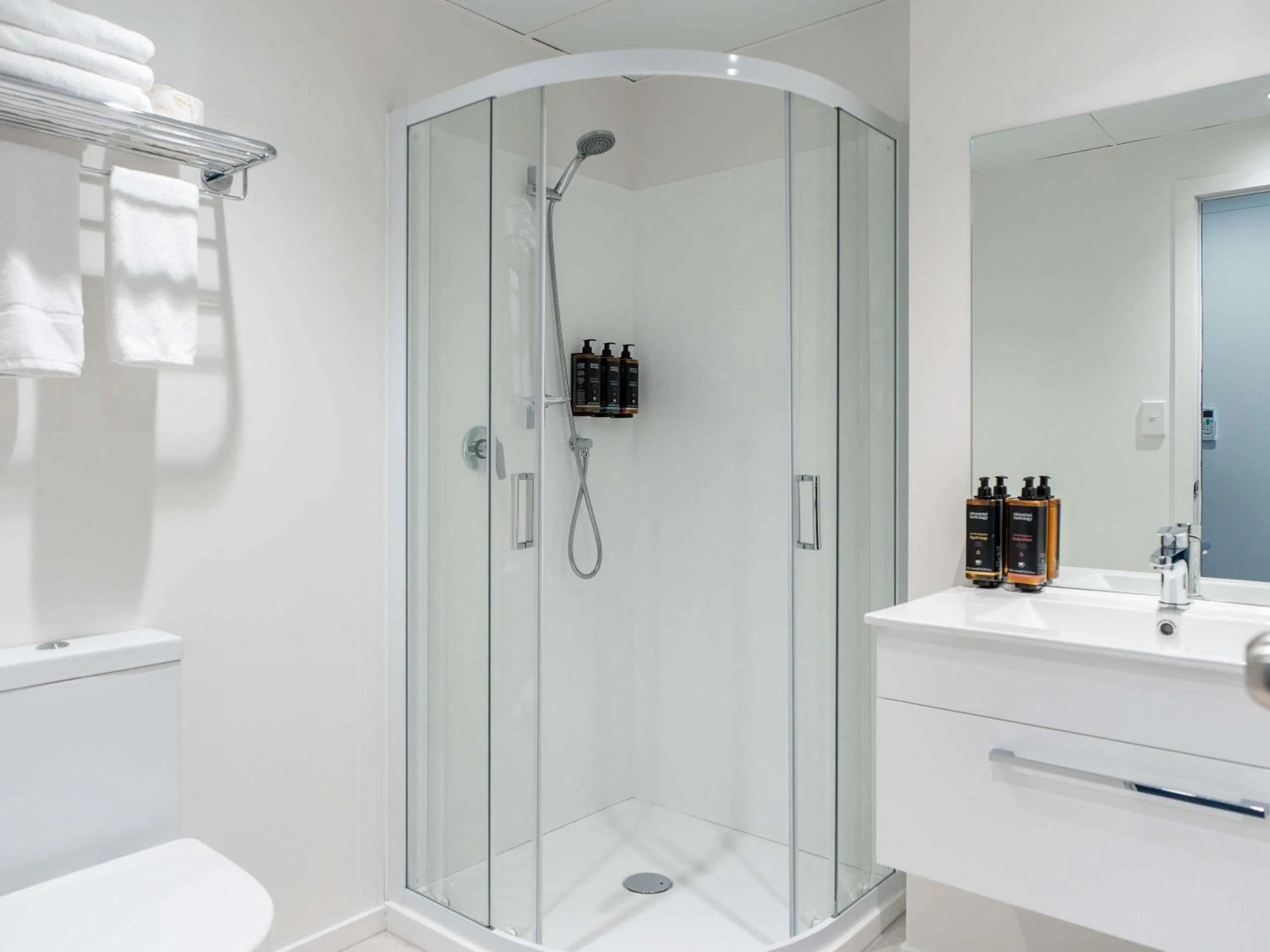 Bedroom in Mercure Wellington Abel Tasman