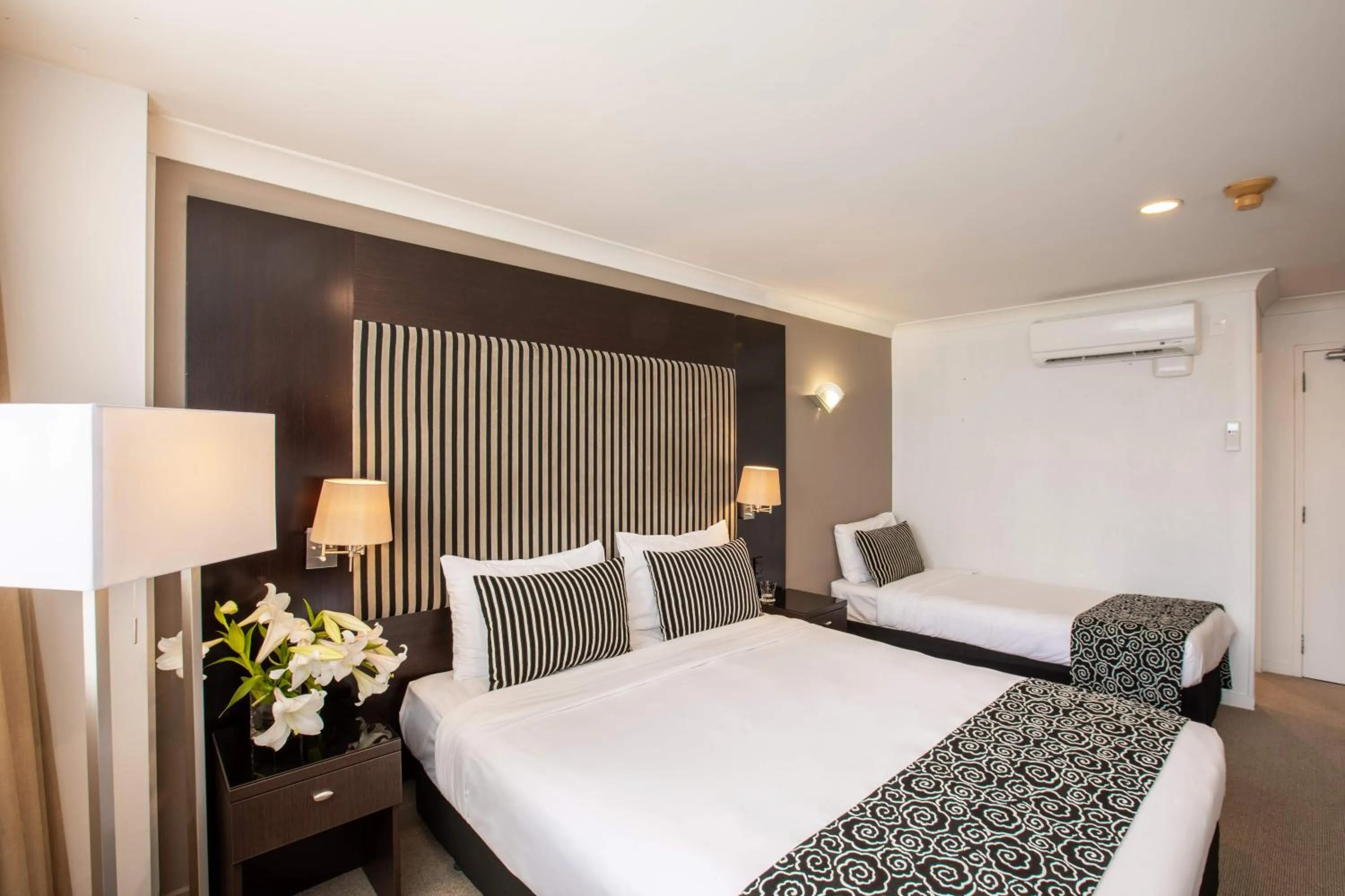 Bed in Mercure Wellington Abel Tasman