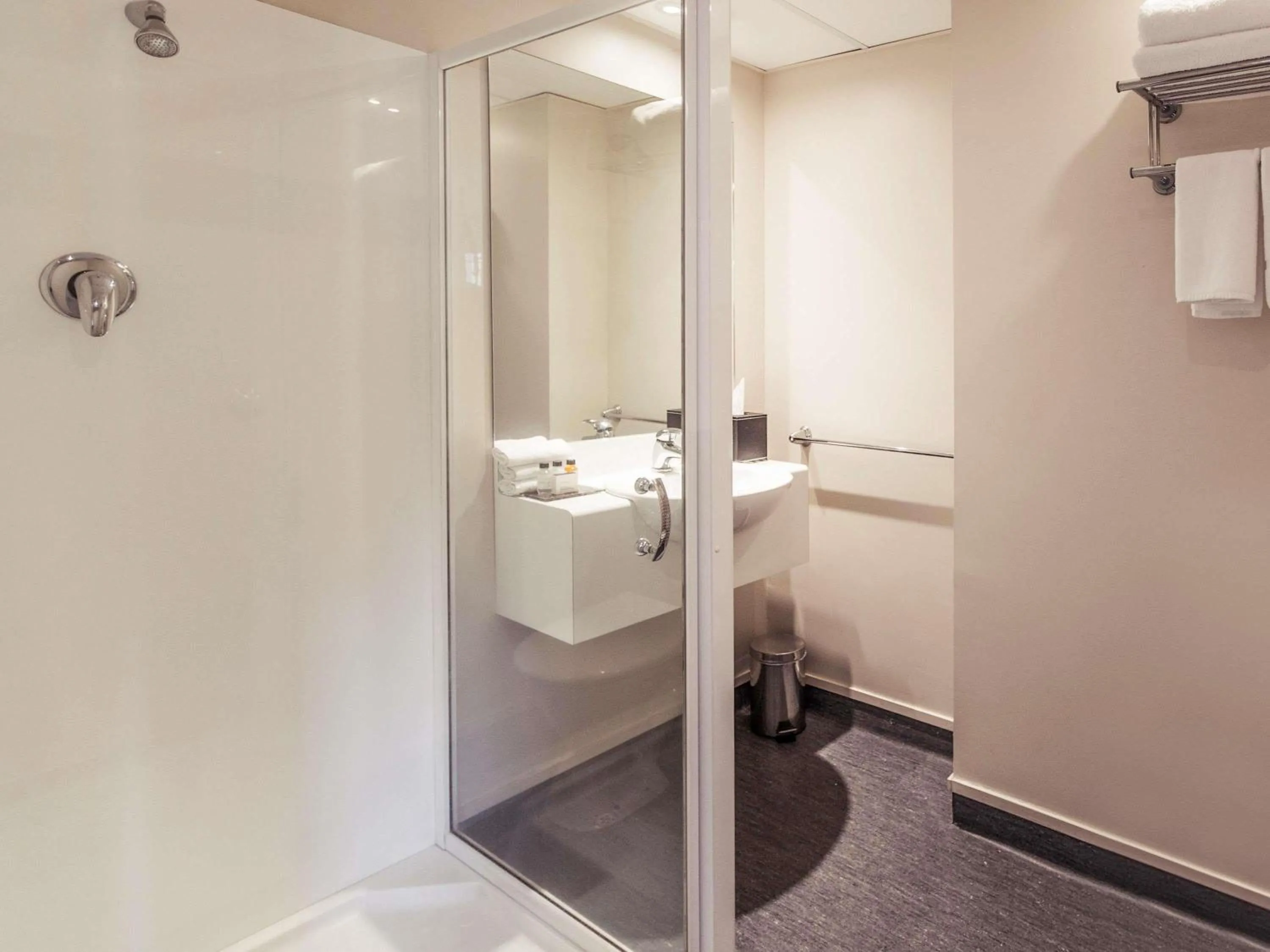 Bedroom in Mercure Wellington Abel Tasman